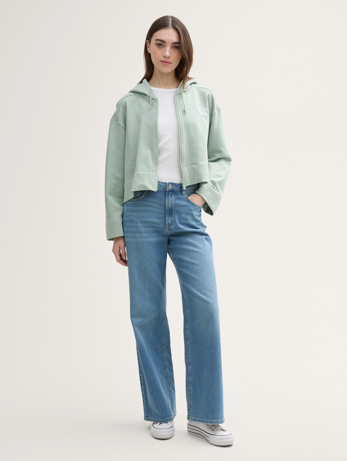 Oversize Hoodie Sweatjacke mit Print - Fresh Mint Green - Model-Vorderansicht