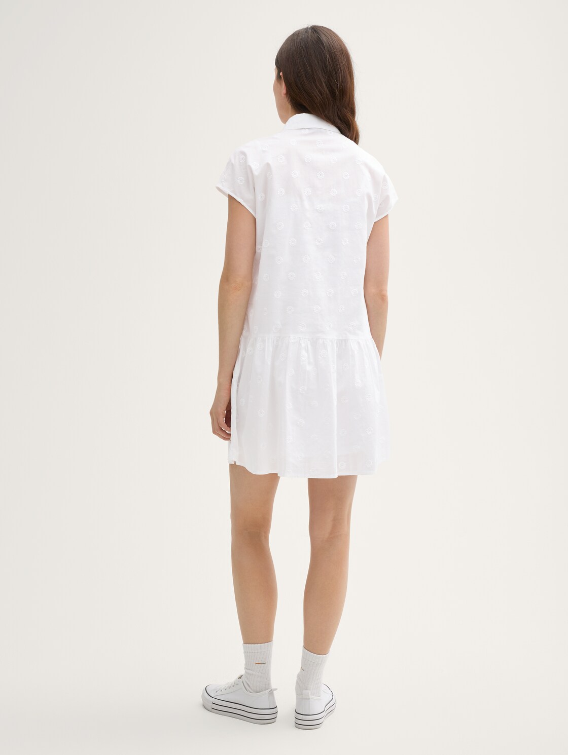Mini-Blusenkleid mit Stickereien - White - Model-Rückansicht
