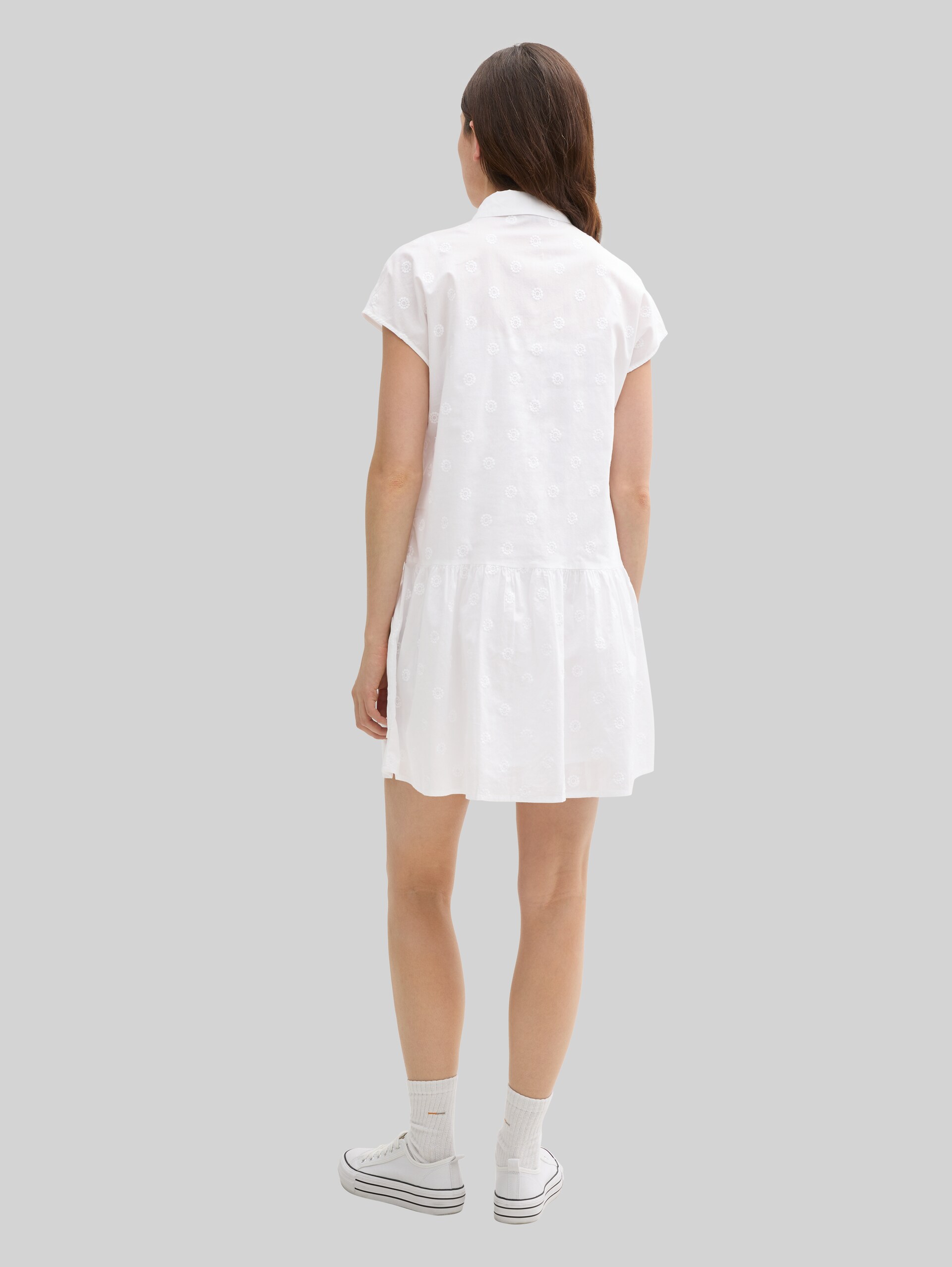 Mini-Blusenkleid mit Stickereien - White - Model-Rückansicht