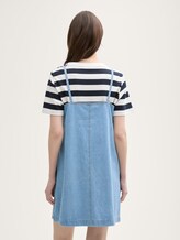 Mini-robe en jean avec poches - Used Bleached Blue Denim - Vue arrière du modèle