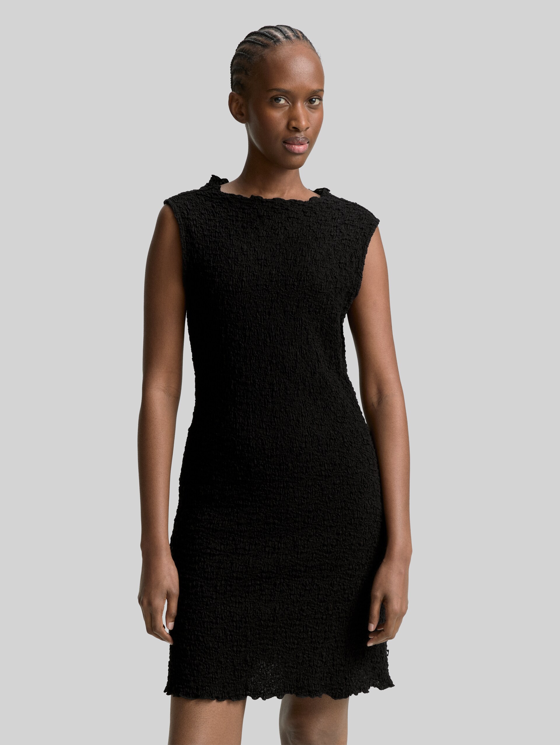 Mini T-shirt dress - deep black - Model front view