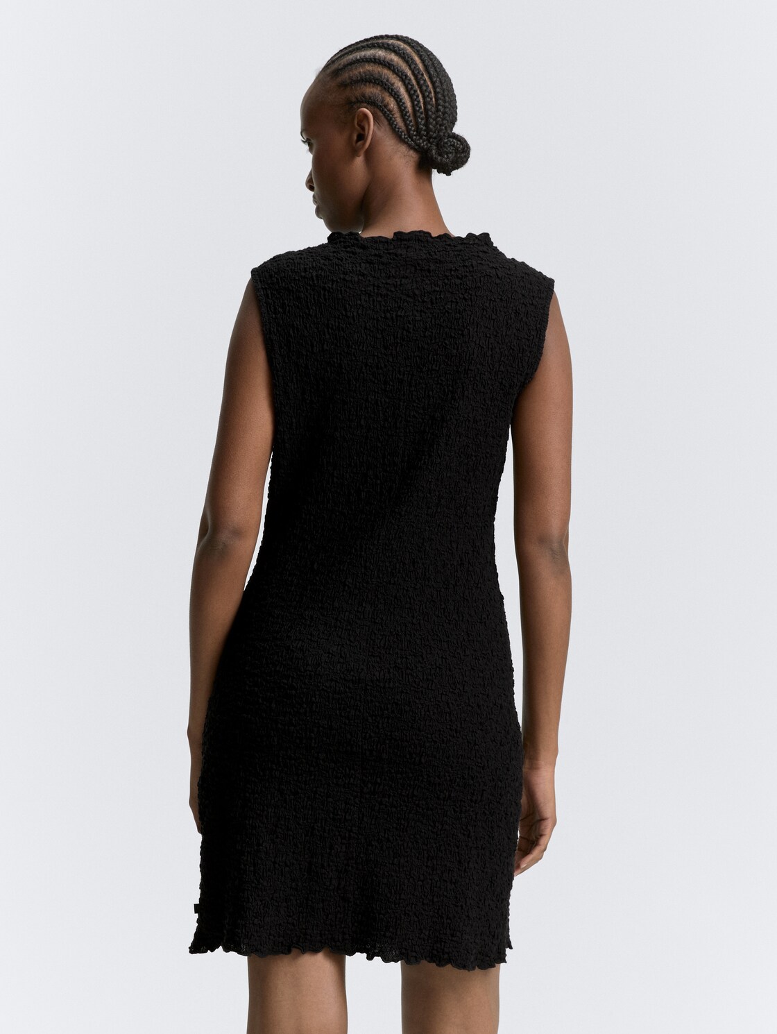 Mini T-Shirt-Kleid - deep black - Model-Rückansicht