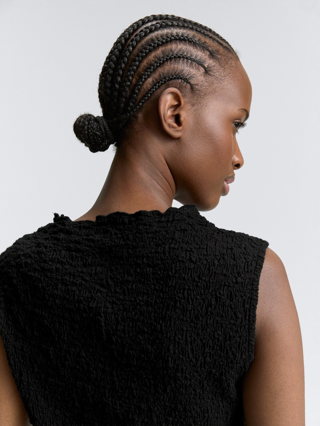 Mini T-Shirt-Kleid - deep black - Detail-Model-Ansicht