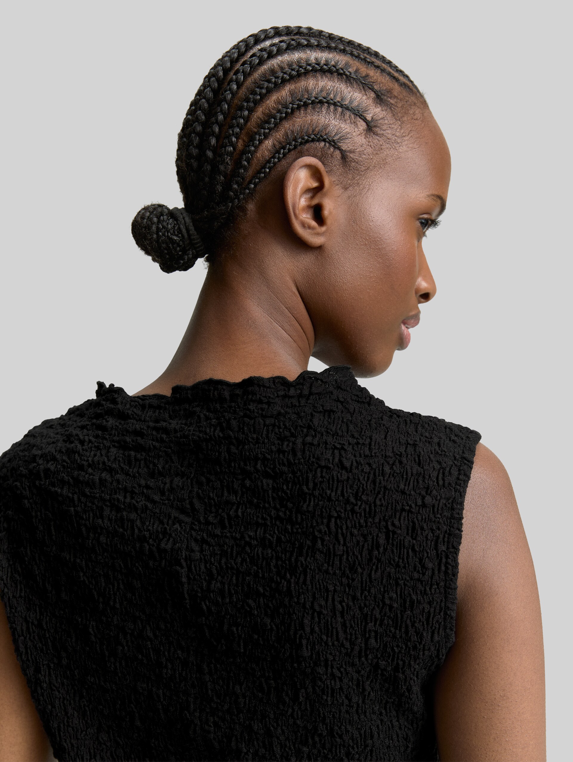 Mini T-shirt dress - deep black - Detail model view
