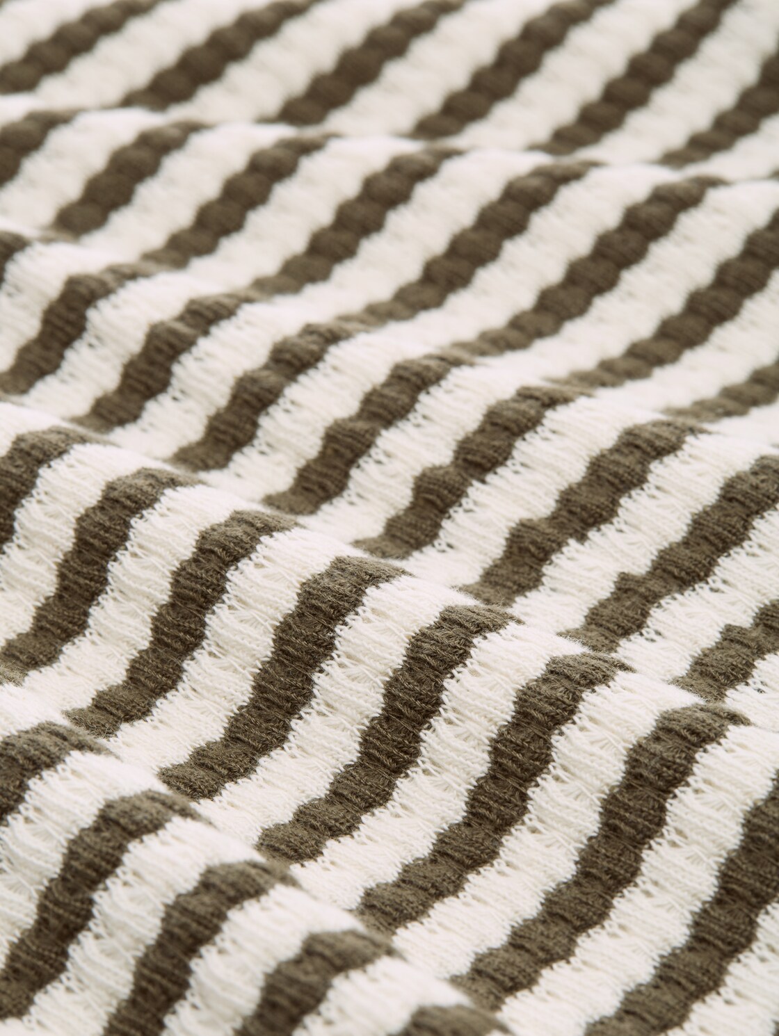 Midi dress with a striped pattern - olive white stripe - Material view