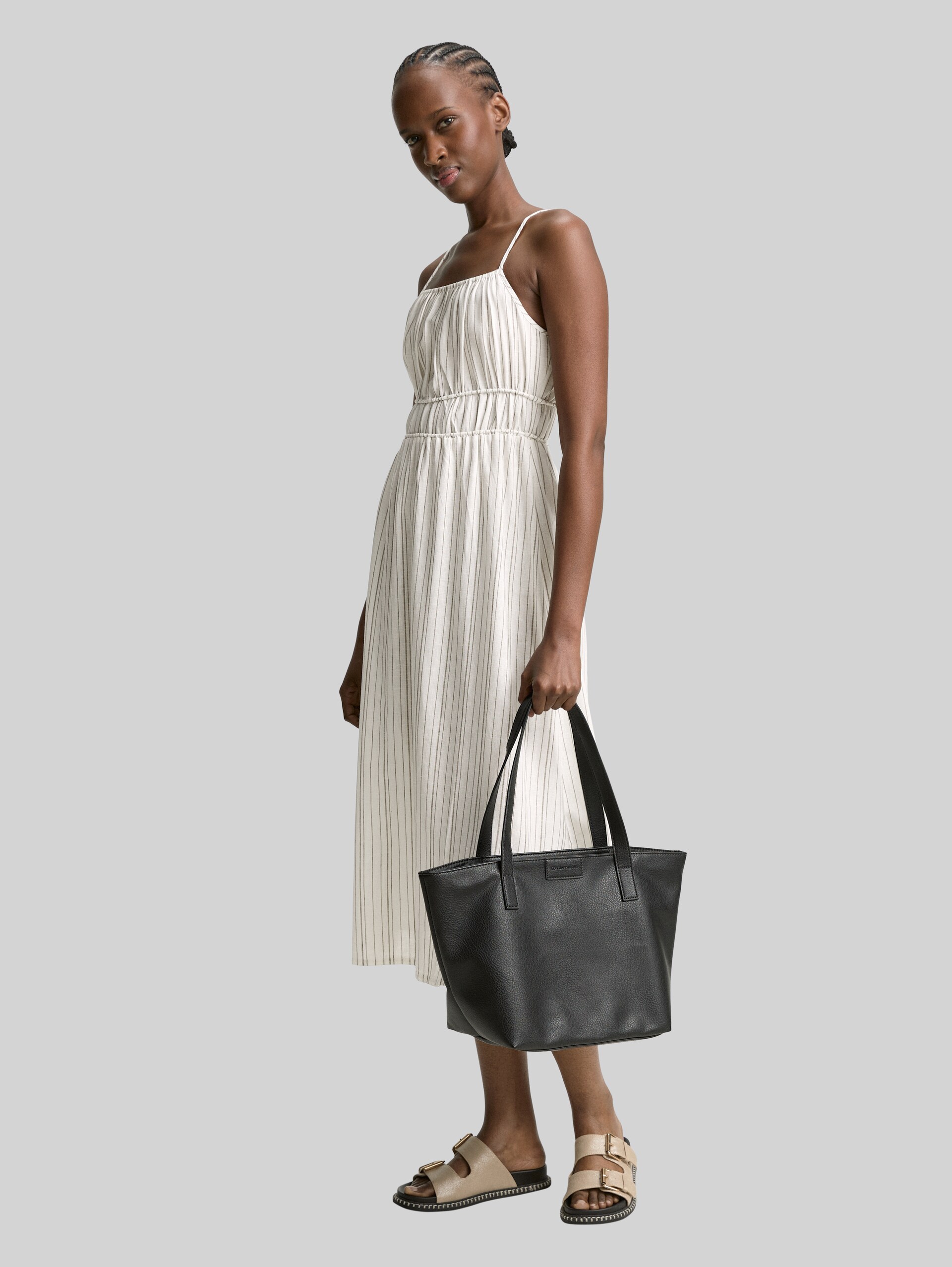 Midi-Trägerkleid mit Leinenanteil - white olive vertical stripe - seitliche Model-Ansicht