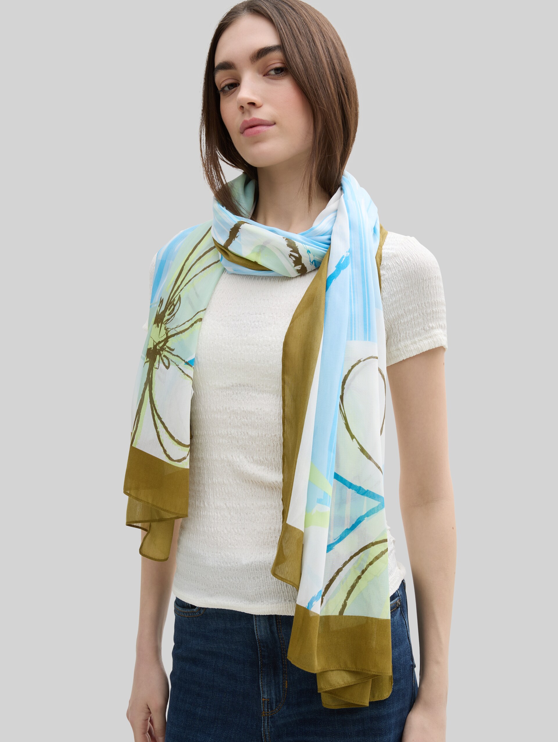 Scarf with floral pattern - abstract big scale flower - Neckline model front view