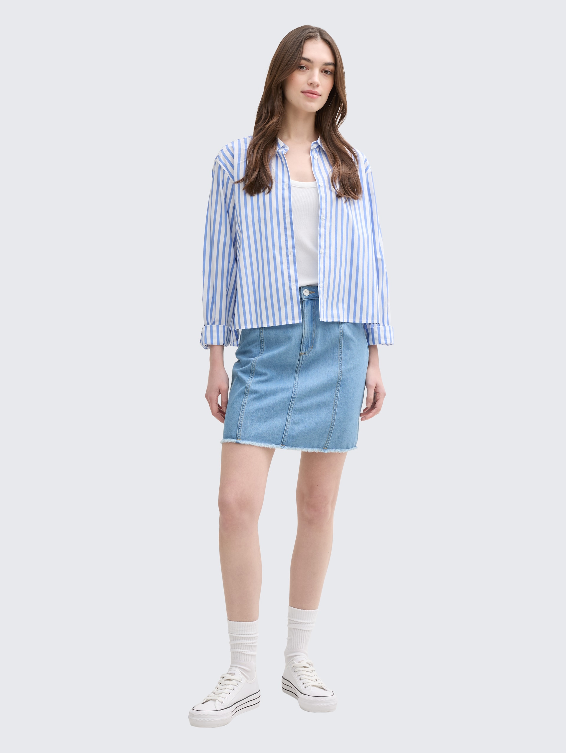 Mini-Jeansrock - Used Bleached Blue Denim - Model-Vorderansicht