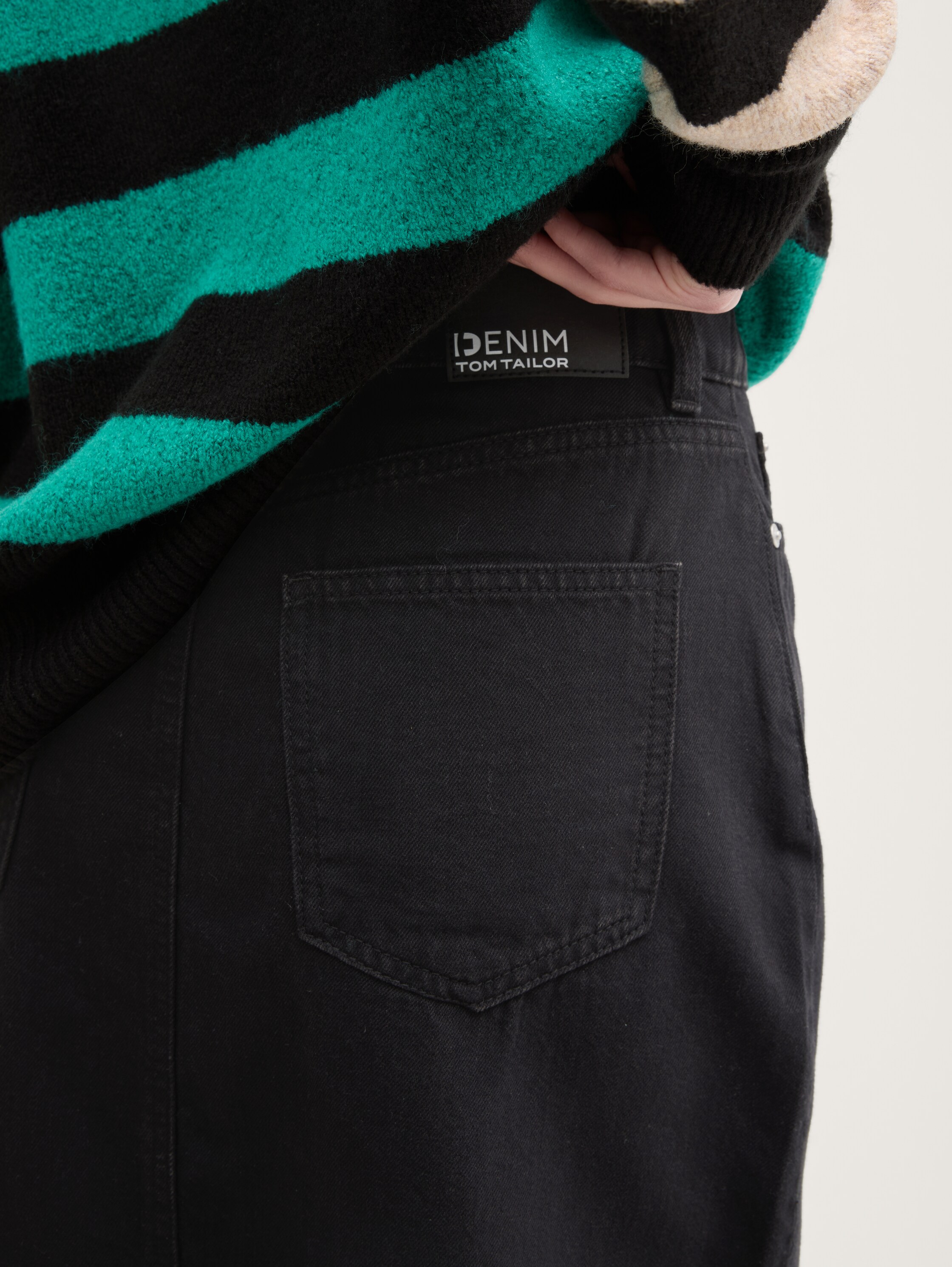 Midi-Jeansrock mit Schlitz - deep_black_1 - Detail-Model-Ansicht