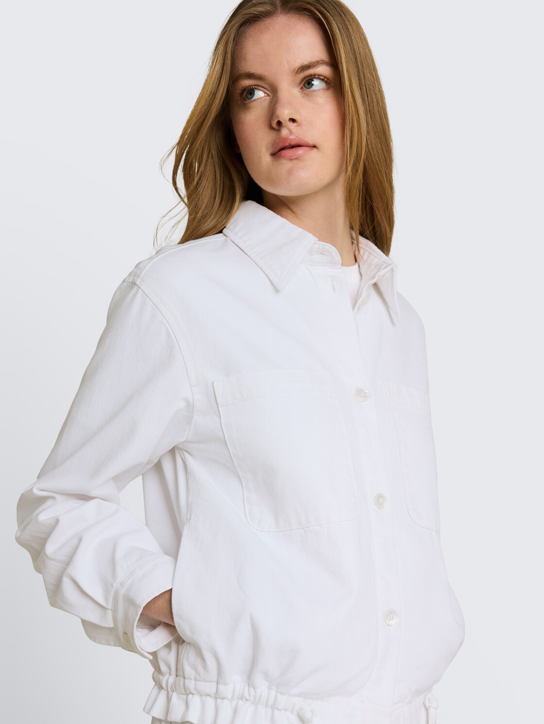 Lightweight Jeansjacke mit Kordelzug - White Denim - Detail-Model-Ansicht