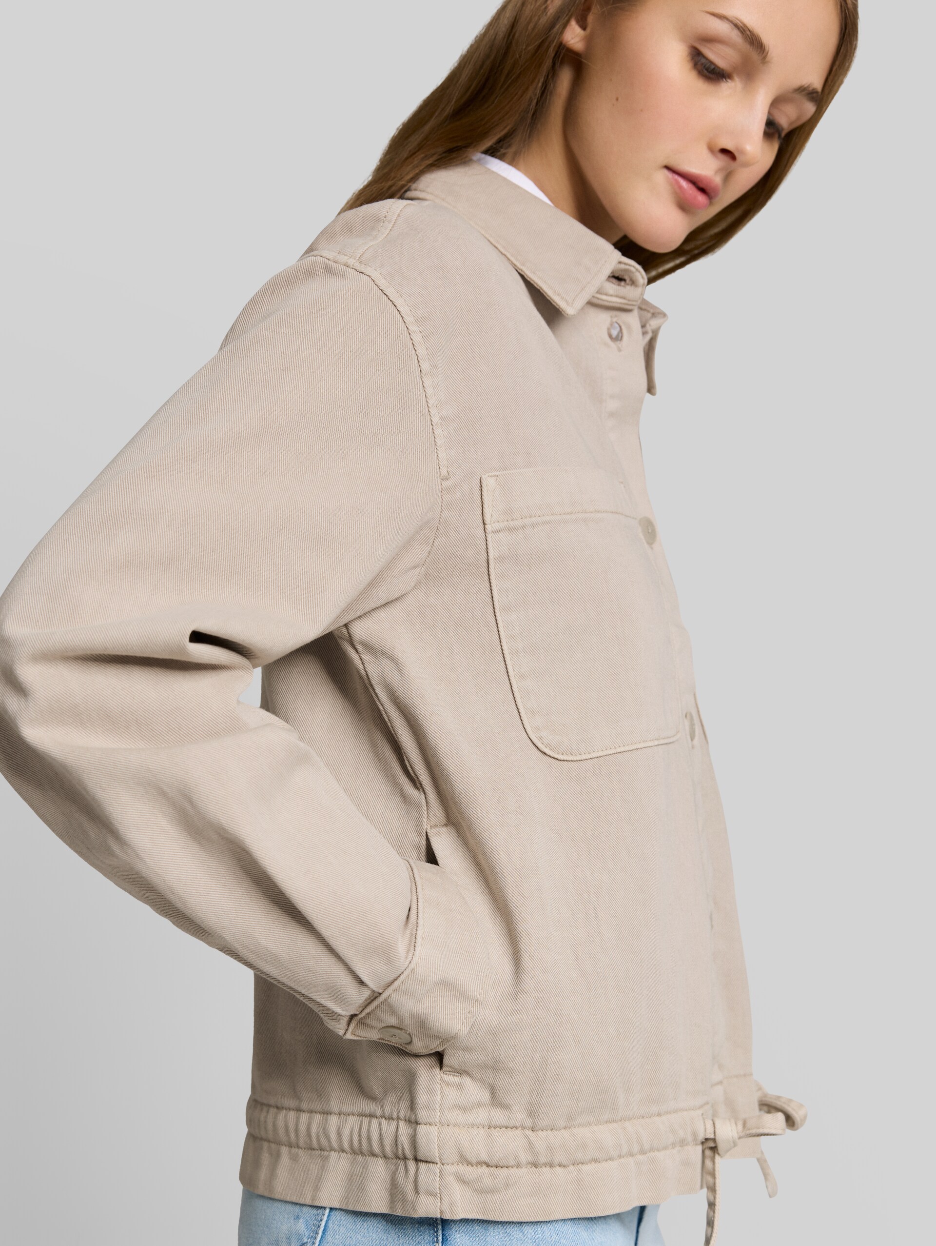 Lightweight denim jacket with drawstring - cloud grey - Detail model view