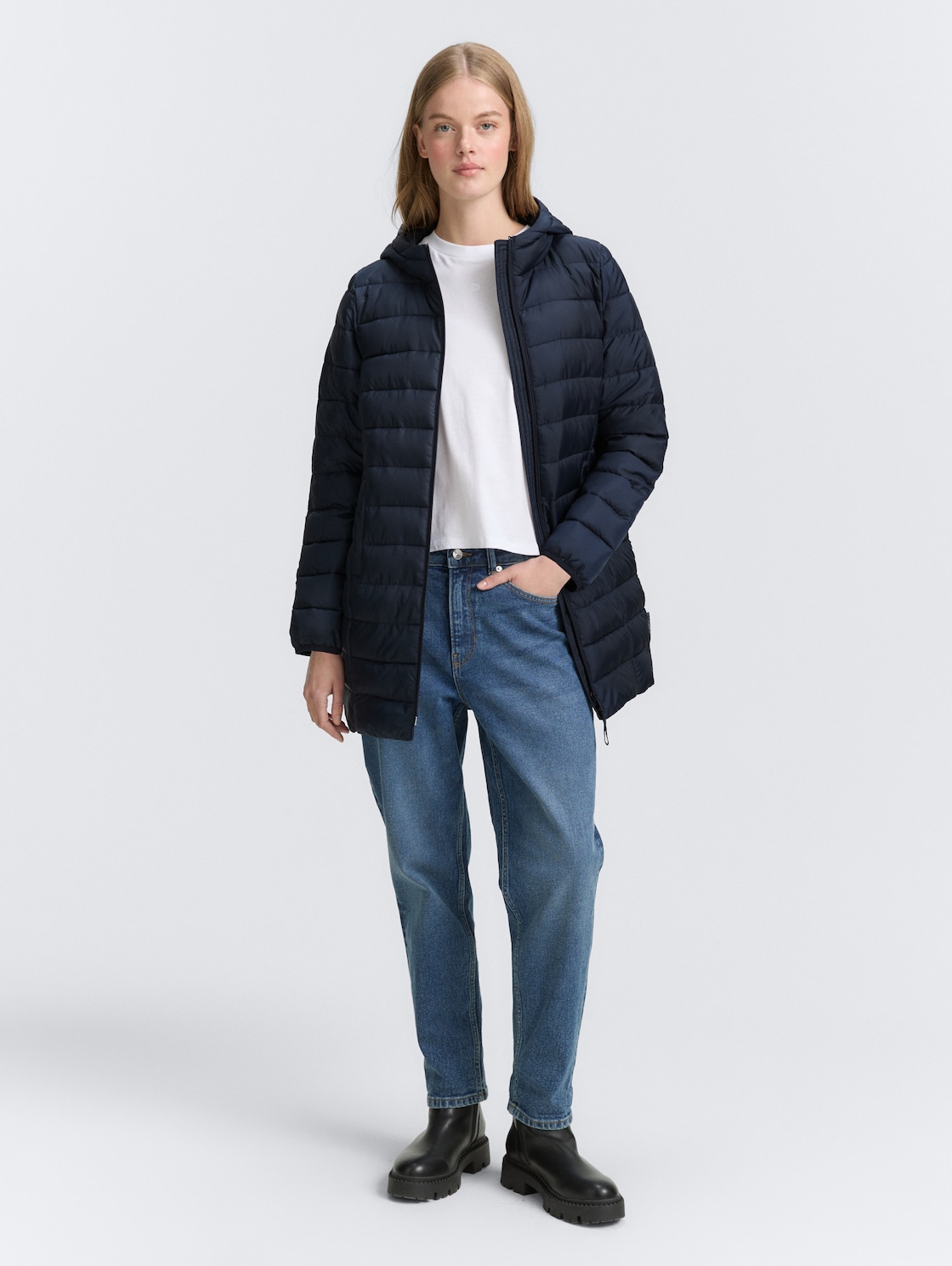 Lightweight Steppmantel mit Kapuze - sky captain blue - seitliche Model-Ansicht