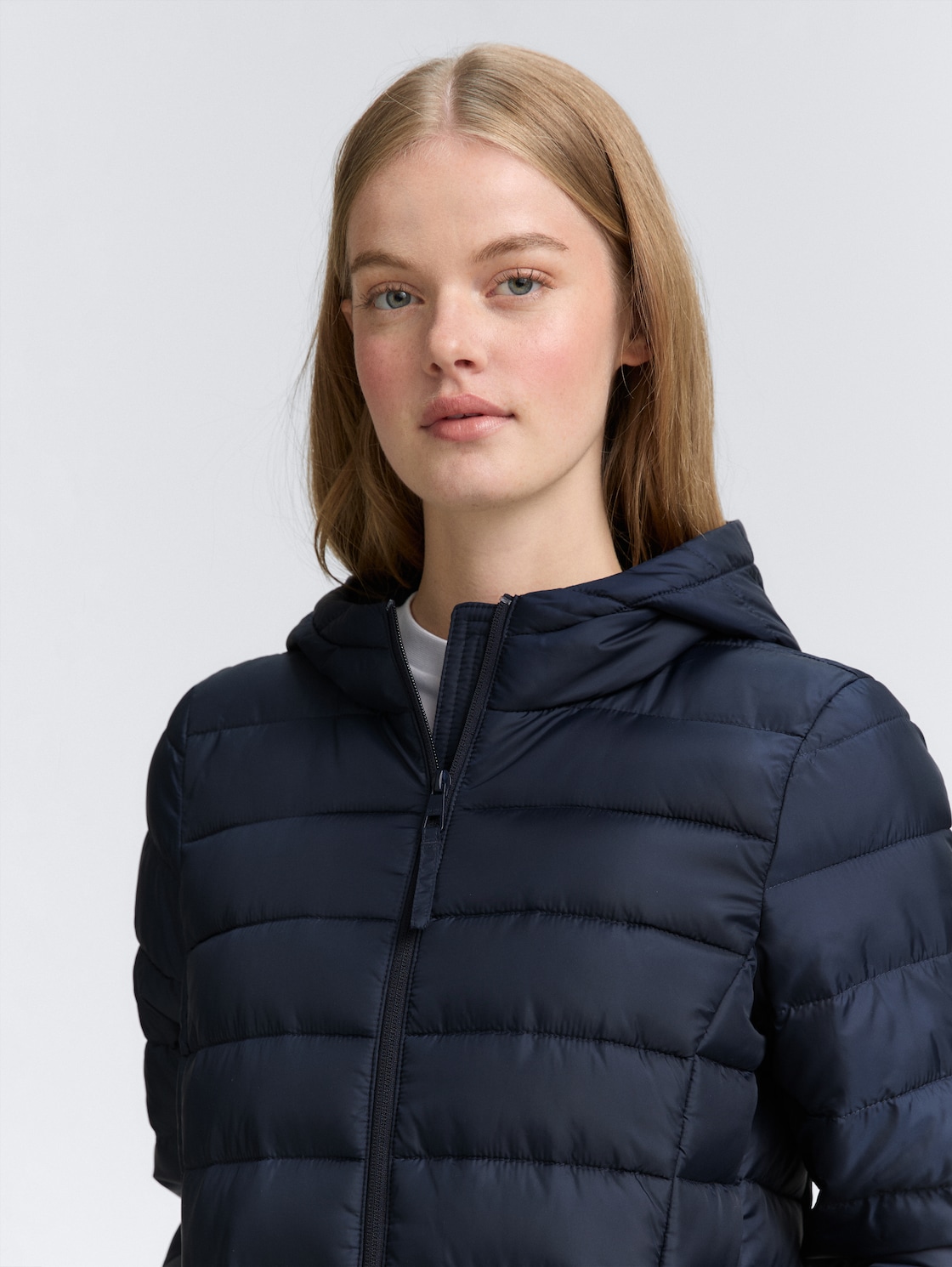 Lightweight Steppmantel mit Kapuze - sky captain blue - Detail-Model-Ansicht