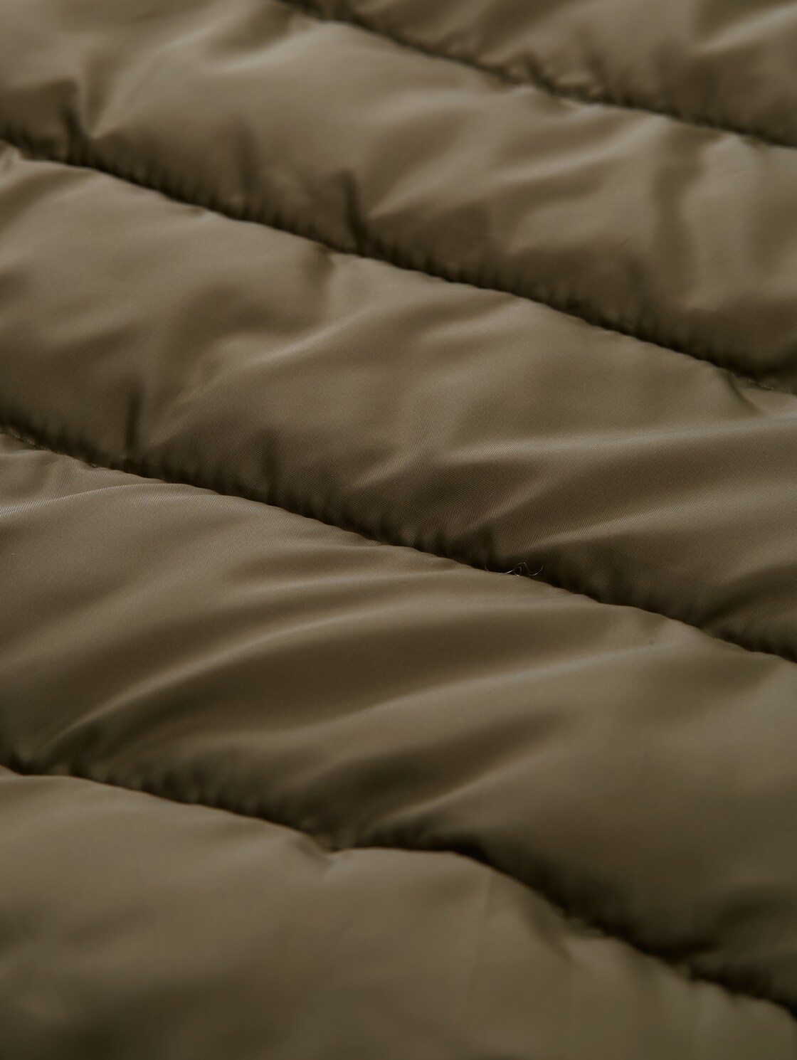 Lightweight Steppmantel mit Kapuze - Grape Leaf Green - Produkt-Detail-Ansicht