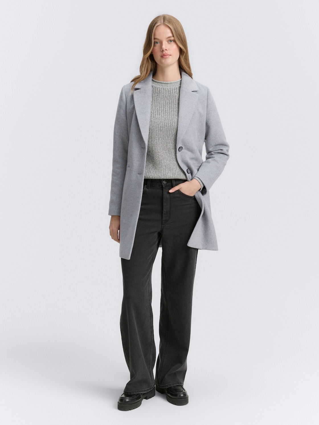 Slim Fit Wollmantel - Cement Grey Mélange - seitliche Model-Ansicht