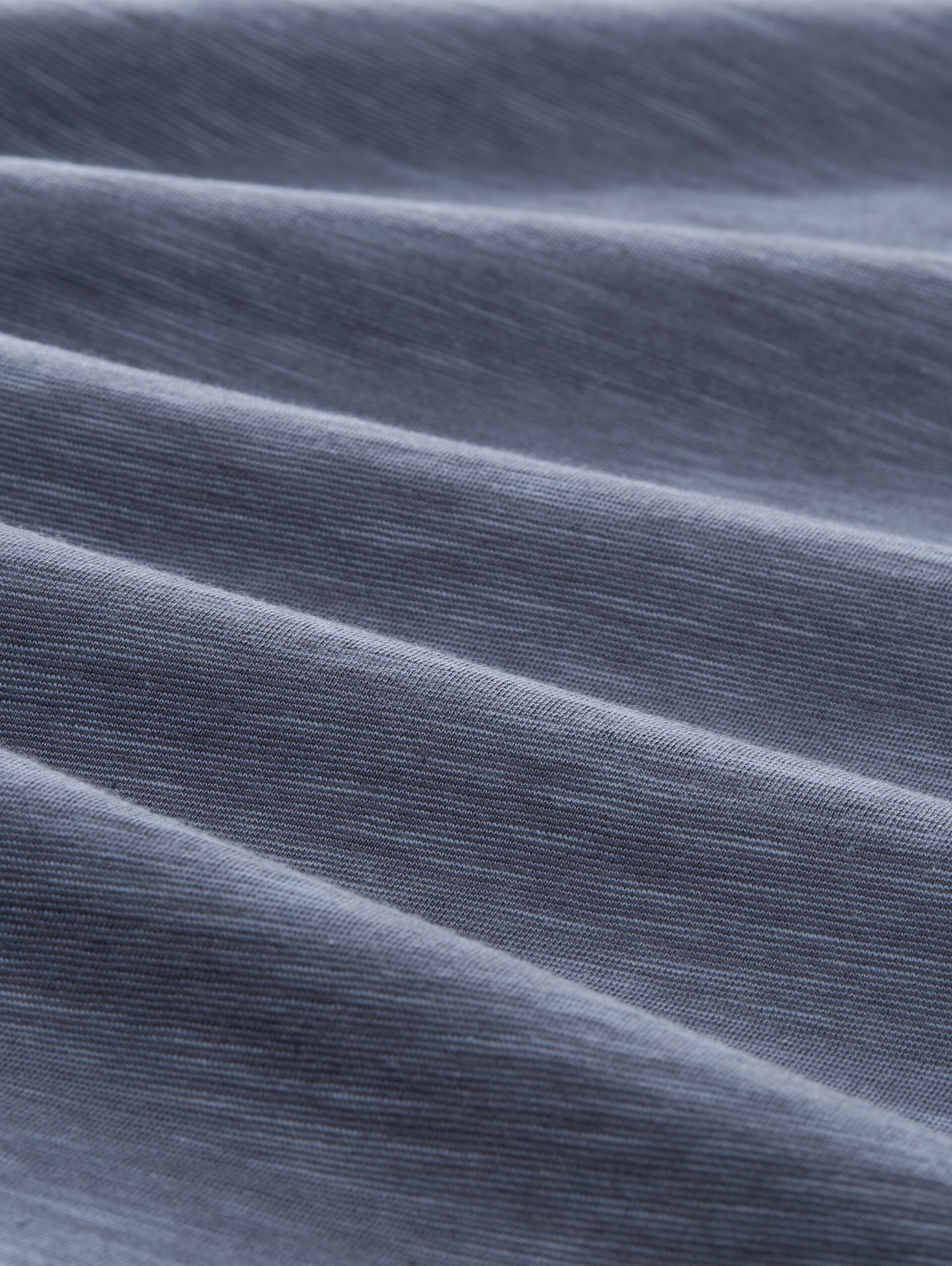 T-Shirt mit Print - blueish grey tonal fine stripe - Material-Ansicht