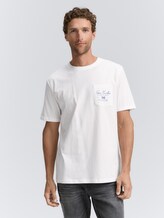 T-shirt avec poche sur la poitrine - off white - Découpe Vue de face du modèle