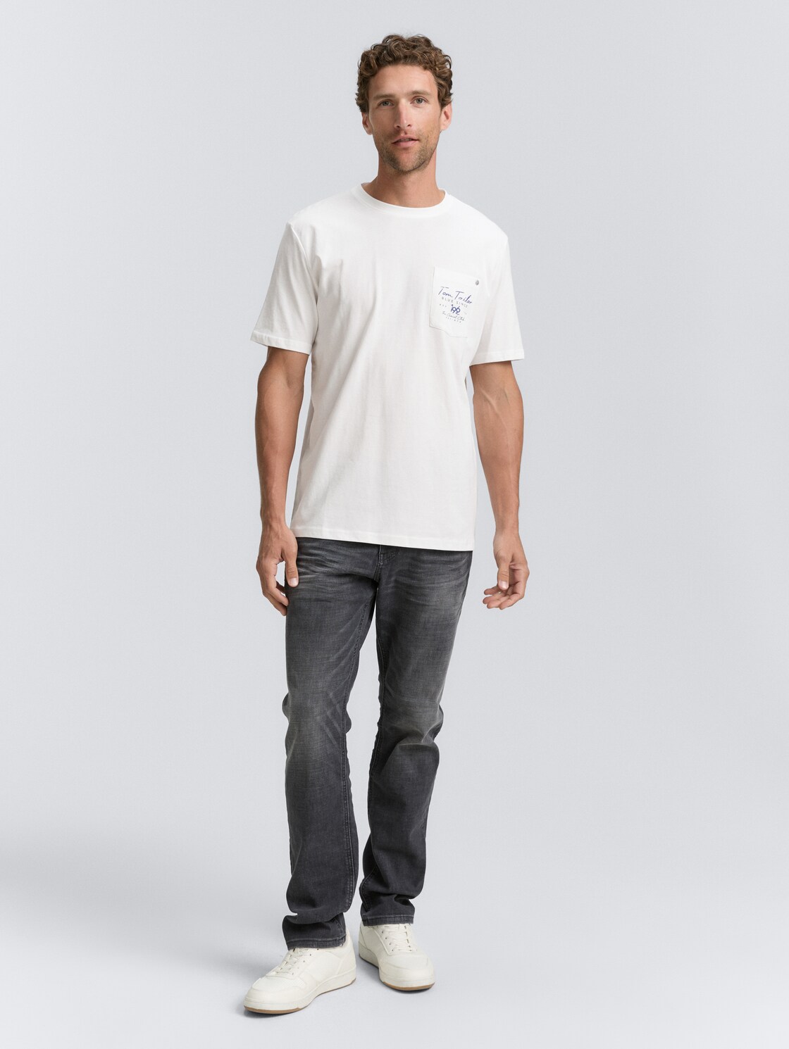 T-shirt with chest pocket - off white - Model front view