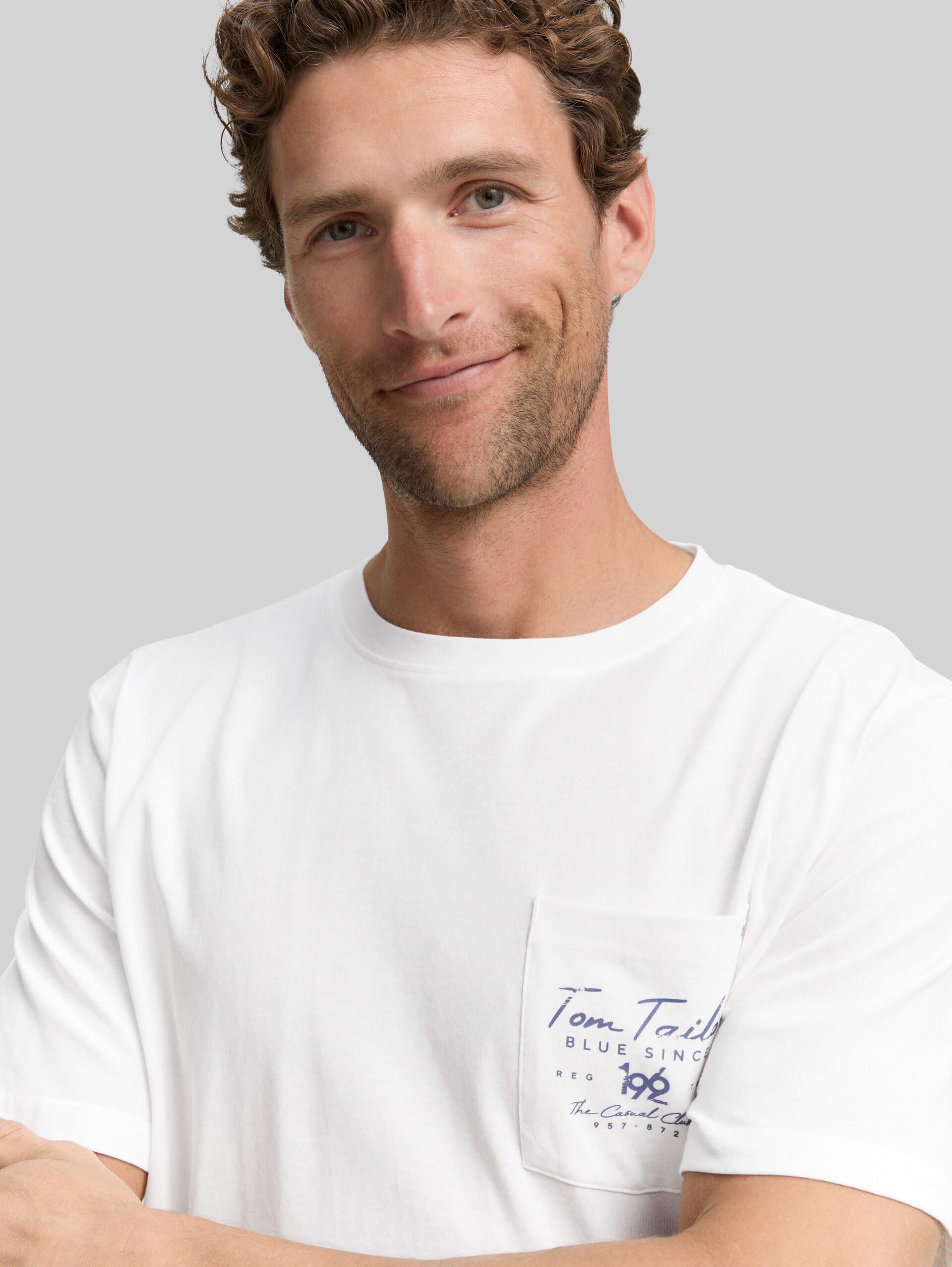 T-Shirt mit Brusttasche - off white - Detail-Model-Ansicht