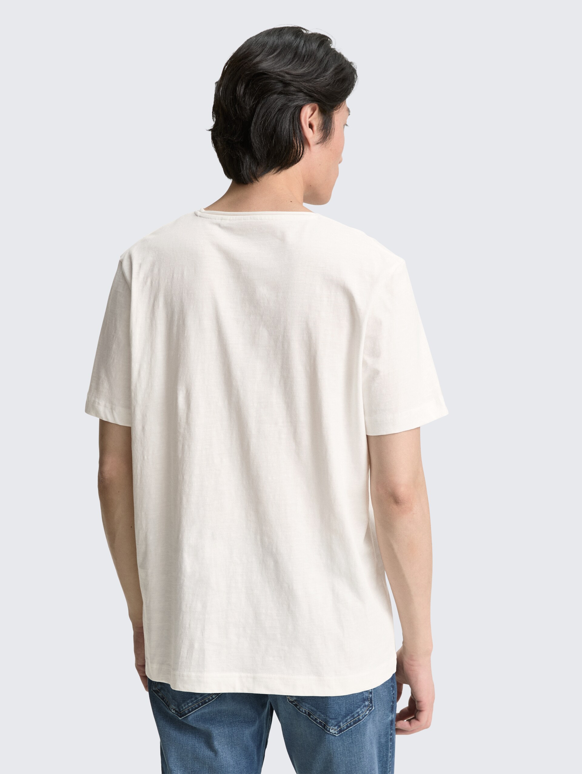 T-Shirt mit Print - off white - Auschnitt Model-Rückansicht