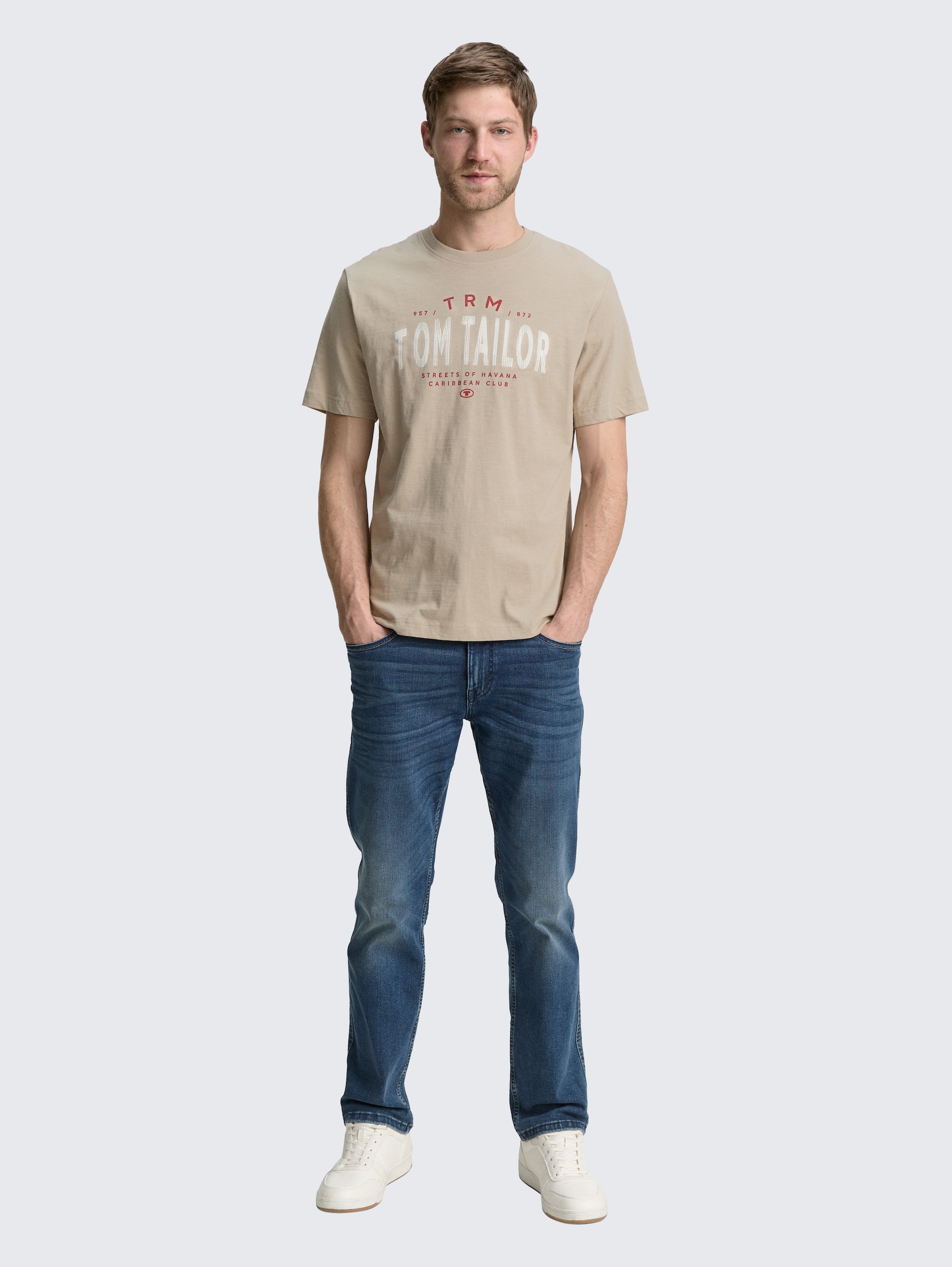 T-Shirt mit Logo-Print - Cashew Beige - Model-Vorderansicht