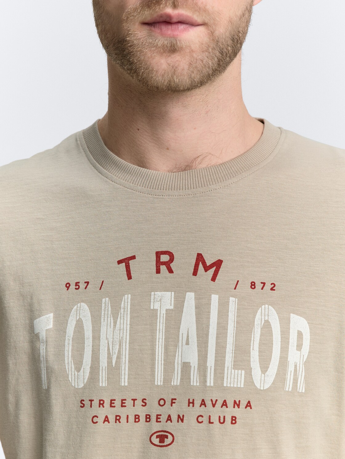 T-Shirt mit Logo-Print - Cashew Beige - Detail-Model-Ansicht