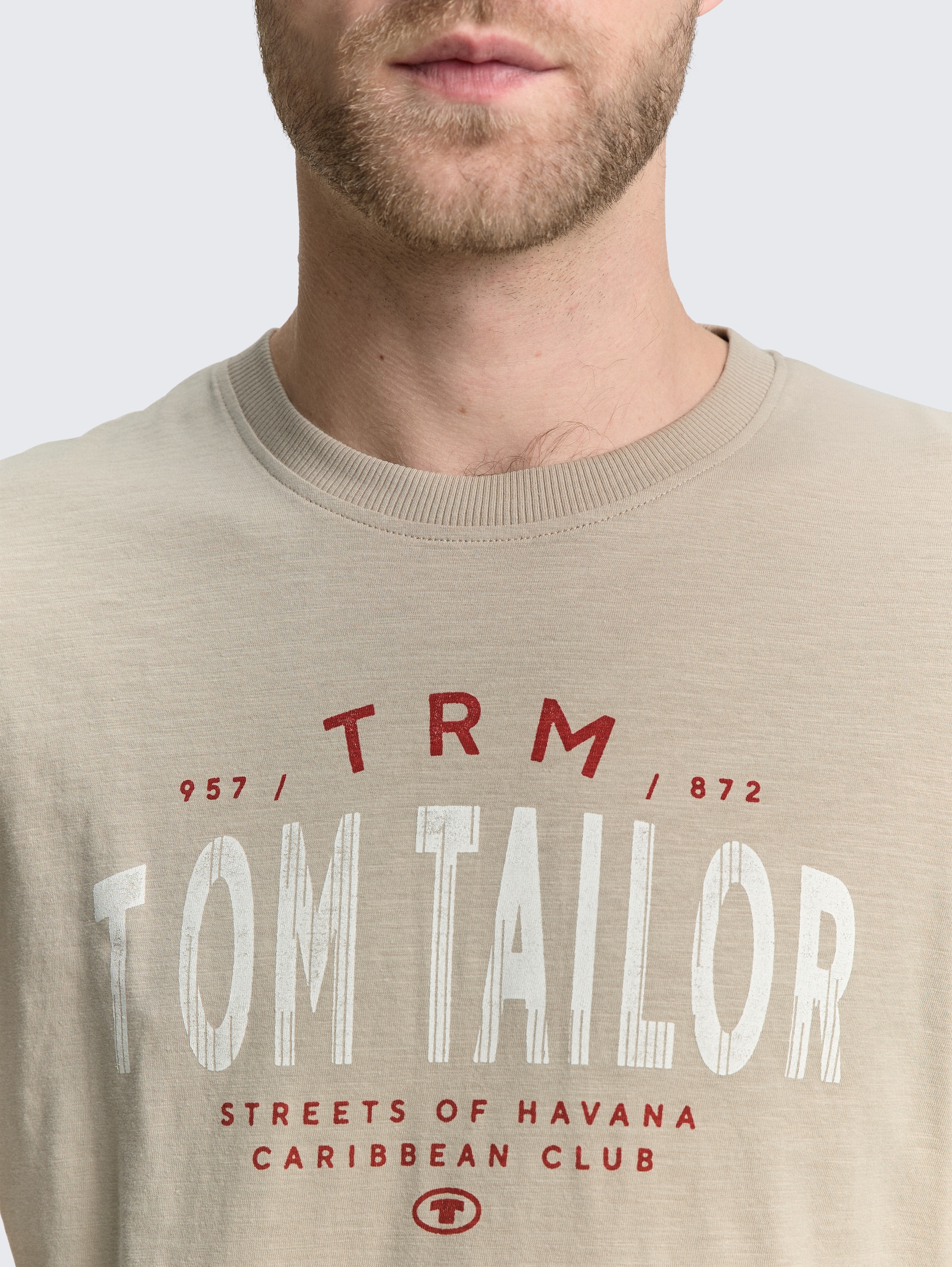 T-Shirt mit Logo-Print - Cashew Beige - Detail-Model-Ansicht