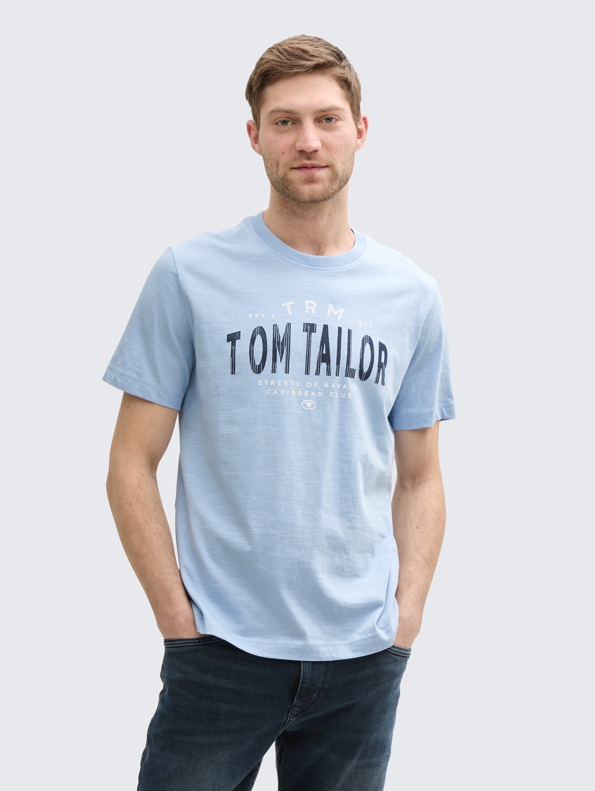 T-Shirt mit Logo-Print - light powder blue - Ausschnitt Model-Vorderansicht
