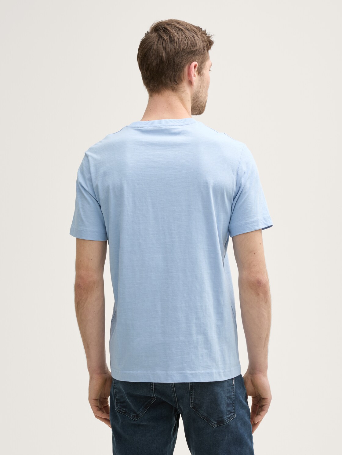 T-Shirt mit Logo-Print - light powder blue - Auschnitt Model-Rückansicht
