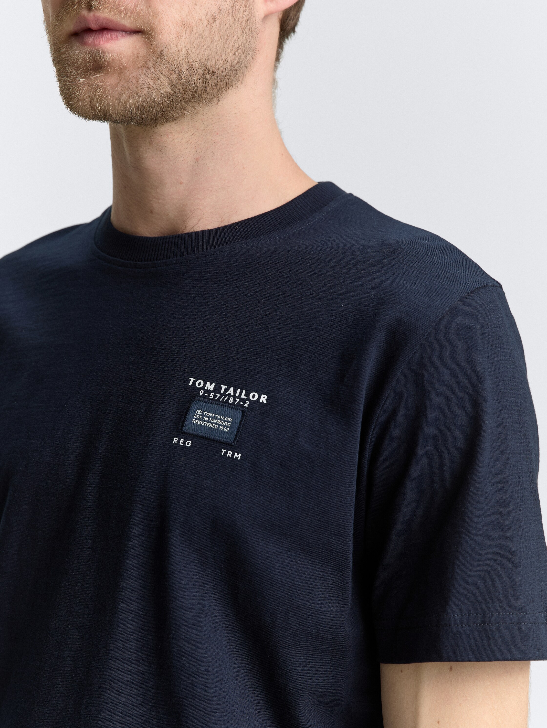 Basic T-Shirt in Melange-Optik - sky captain blue - Detail-Model-Ansicht