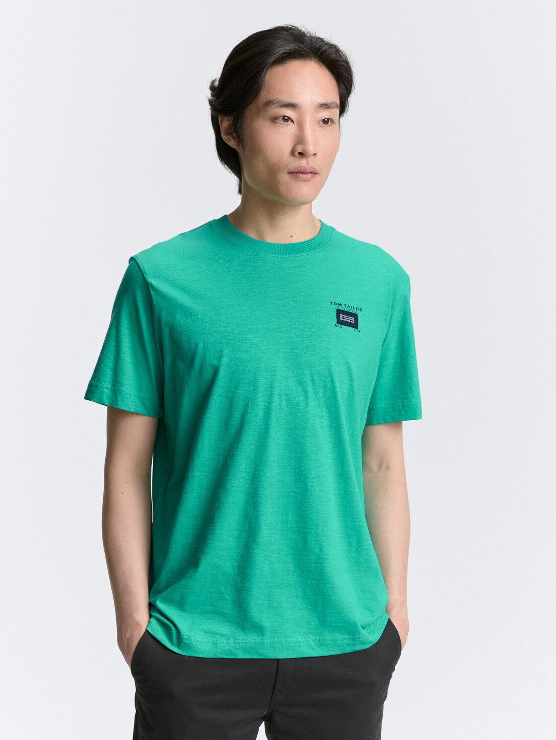 Basic T-Shirt in Melange-Optik - Peacock Green - Ausschnitt Model-Vorderansicht