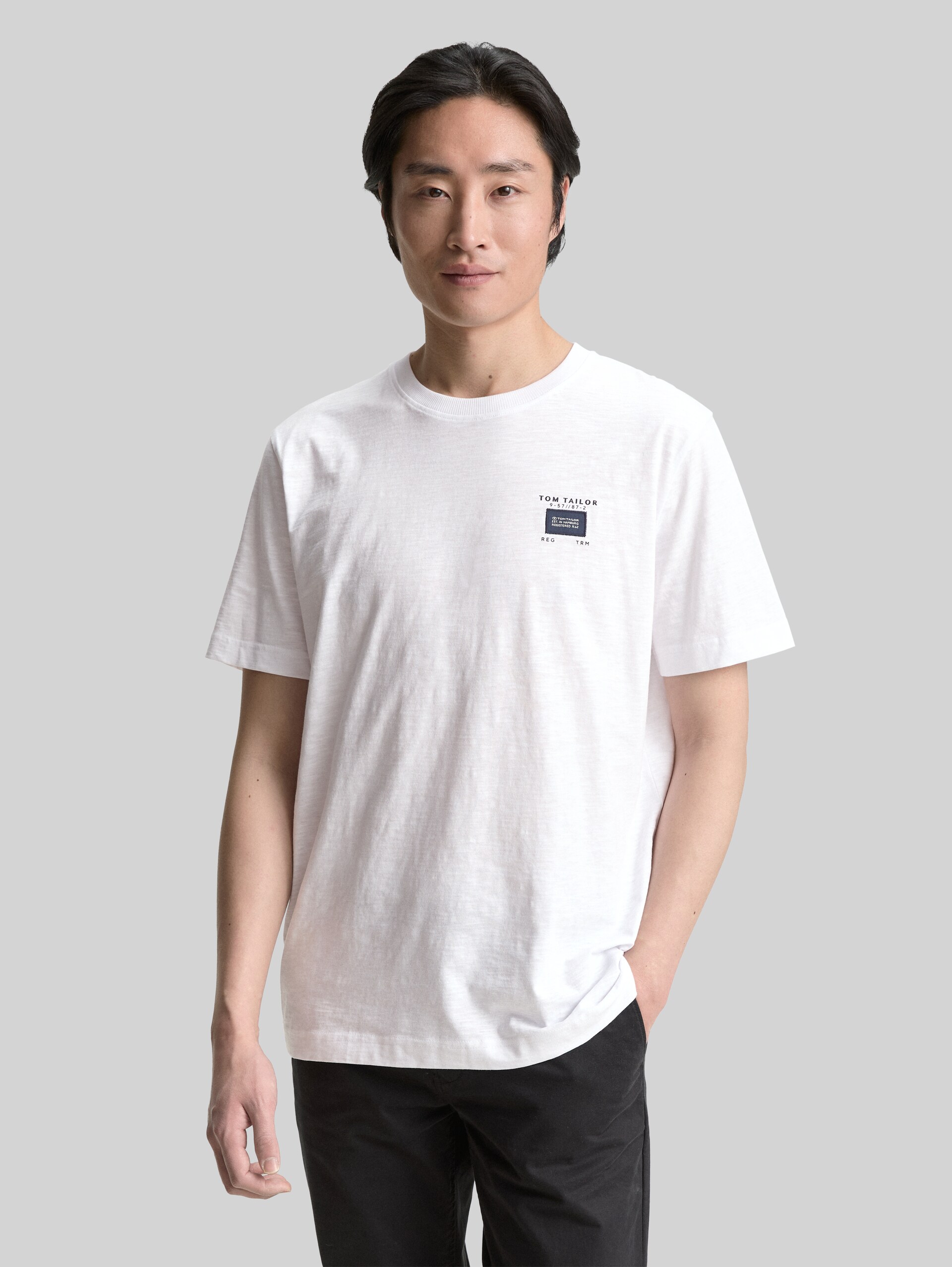 Basic T-shirt in a melange look - White - Neckline model front view