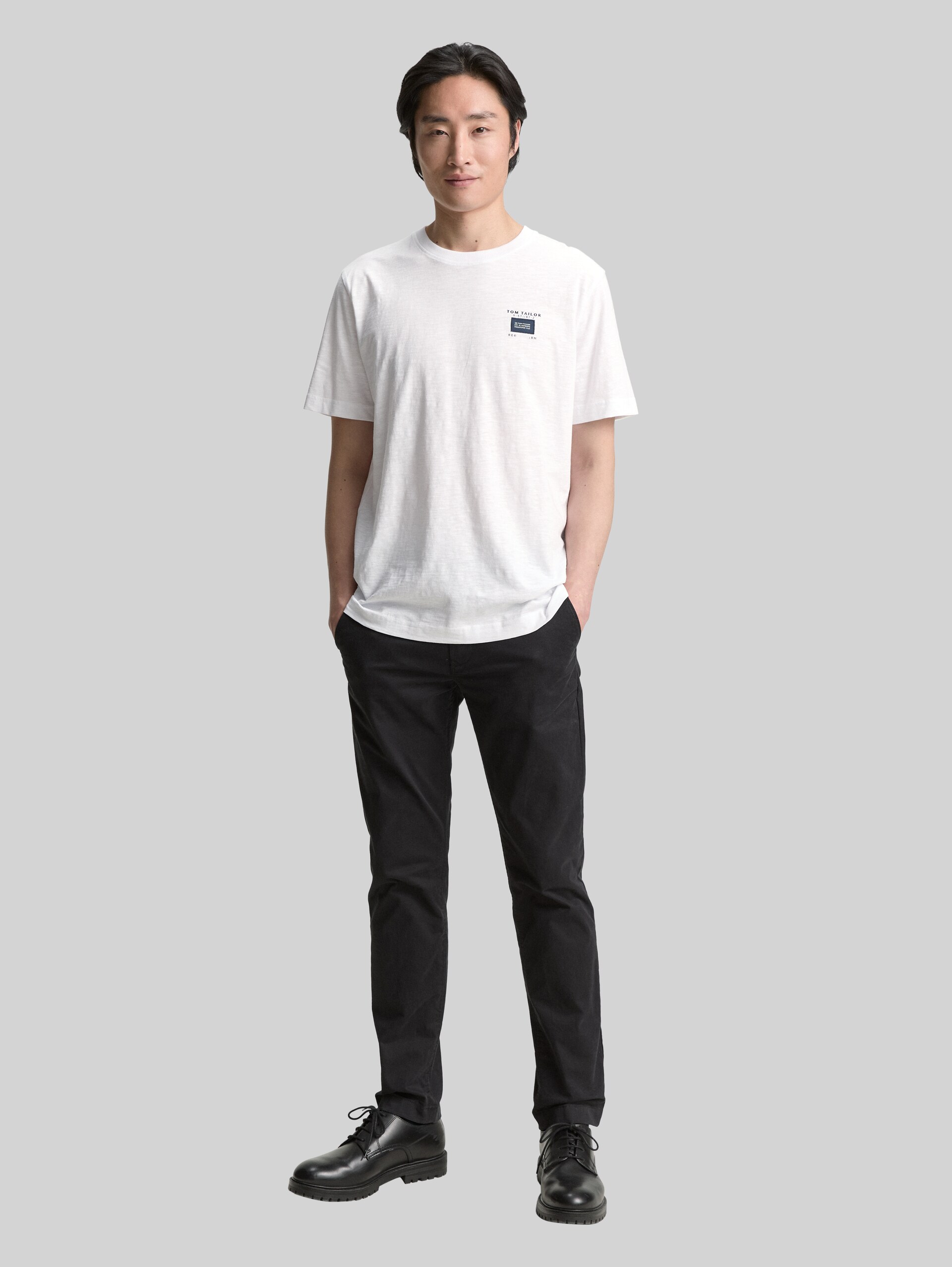 Basic T-shirt in a melange look - White - Model front view