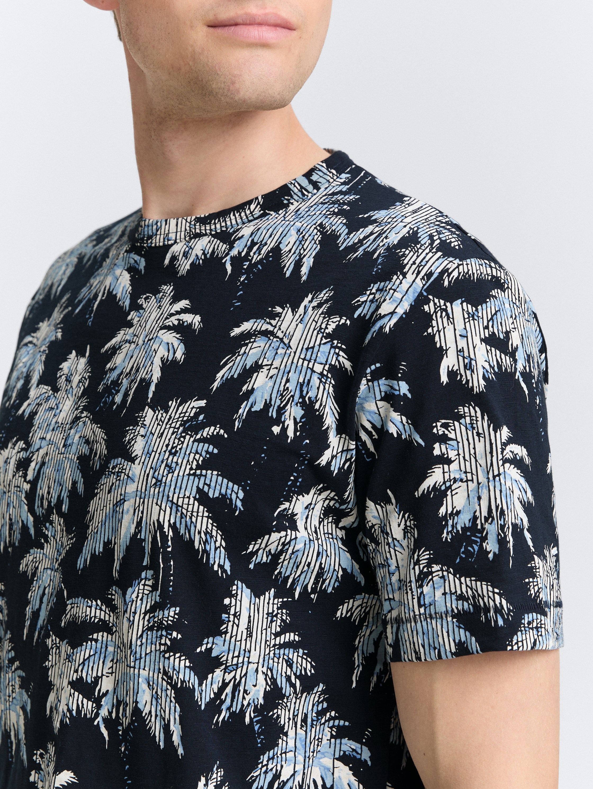 T-Shirt mit Palmen-Print - navy_blue_stripe_palm_design - 