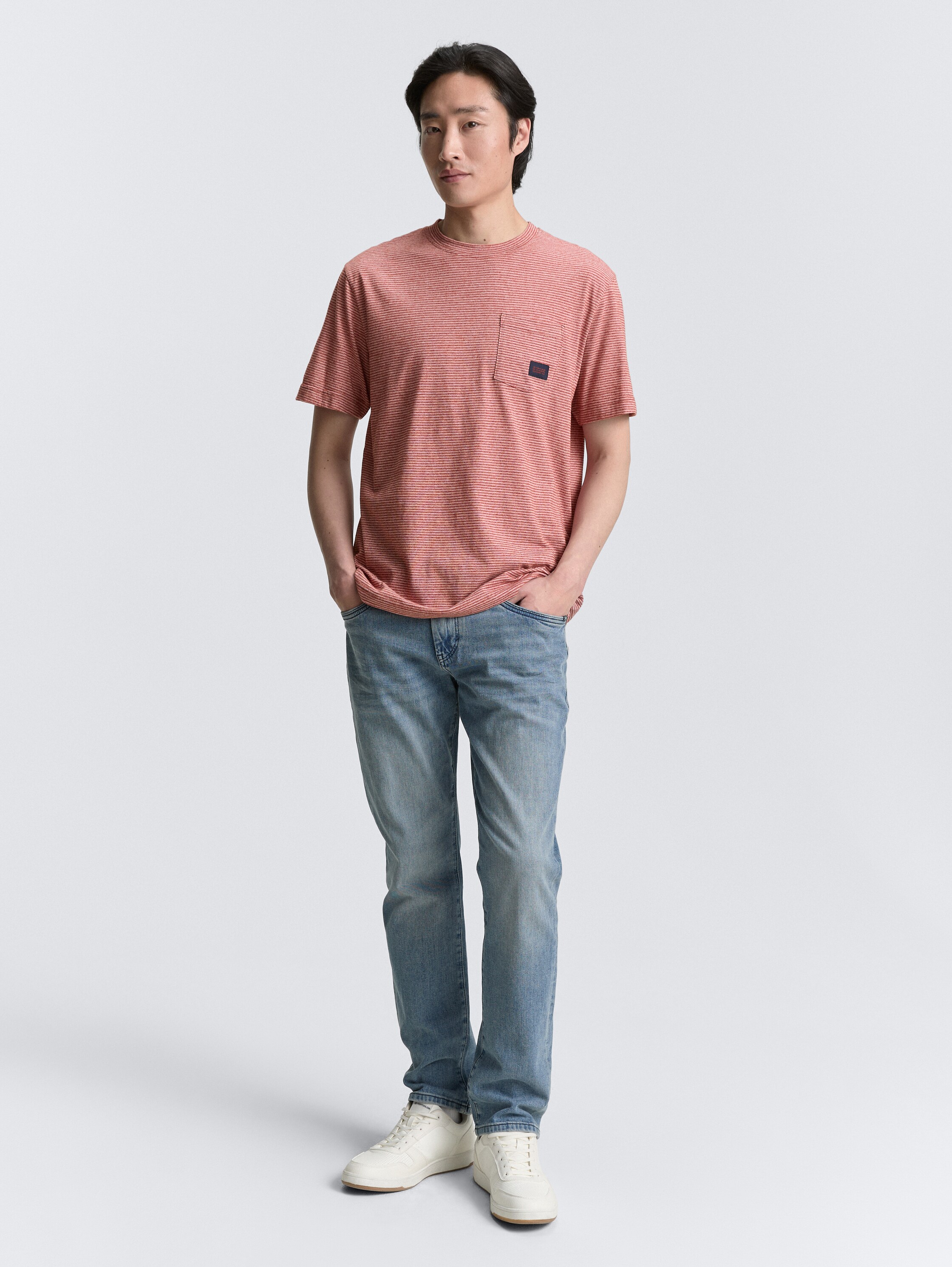 T-Shirt mit Brusttasche - velvet_red_fine_stripe - 