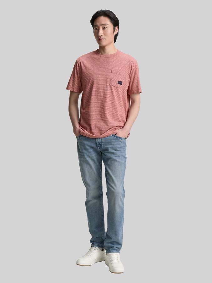 T-Shirt mit Brusttasche von Men, velvet red fine stripe