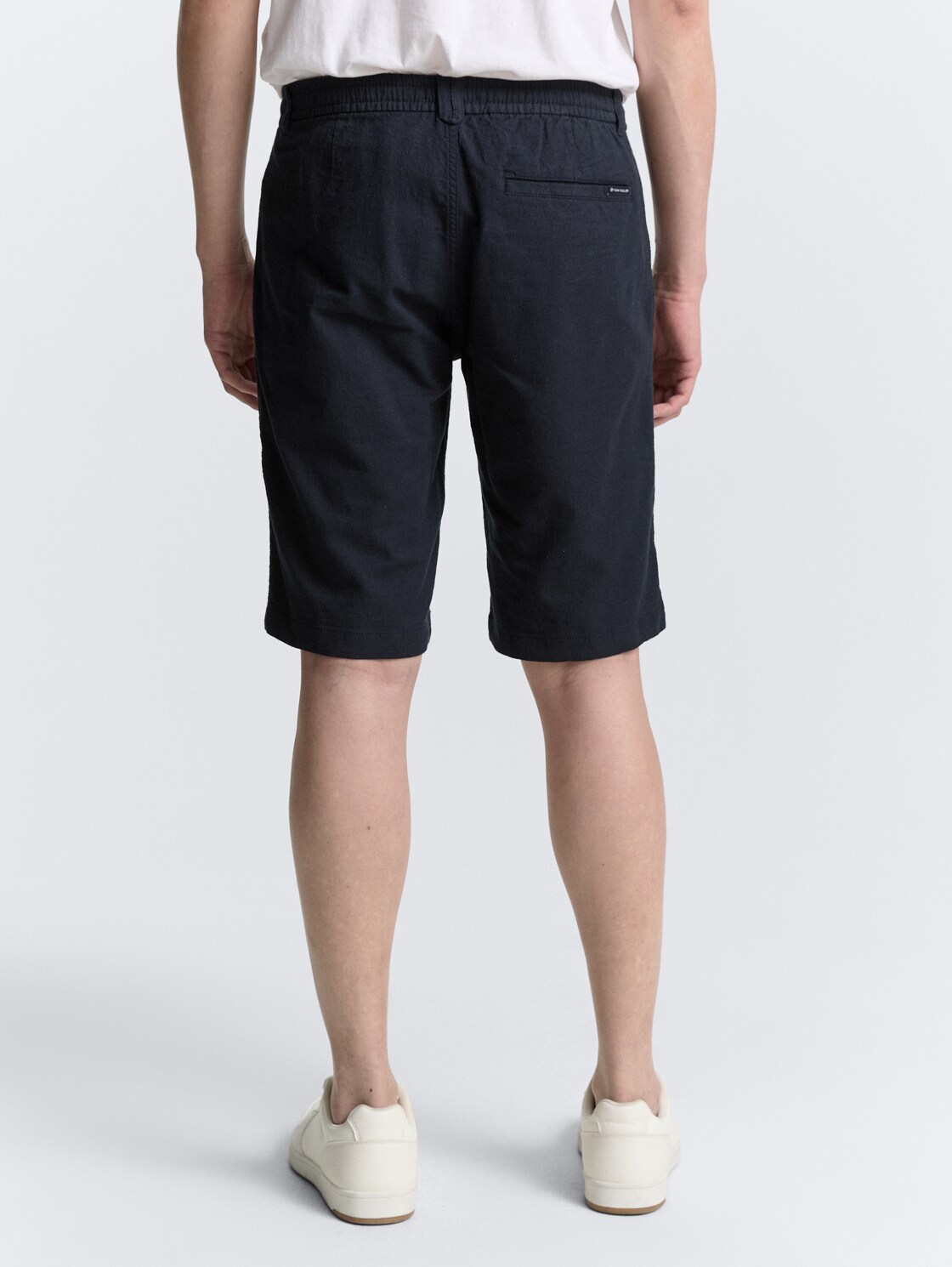 Regular Fit Shorts mit Leinenanteil - sky captain blue - Auschnitt Model-Rückansicht