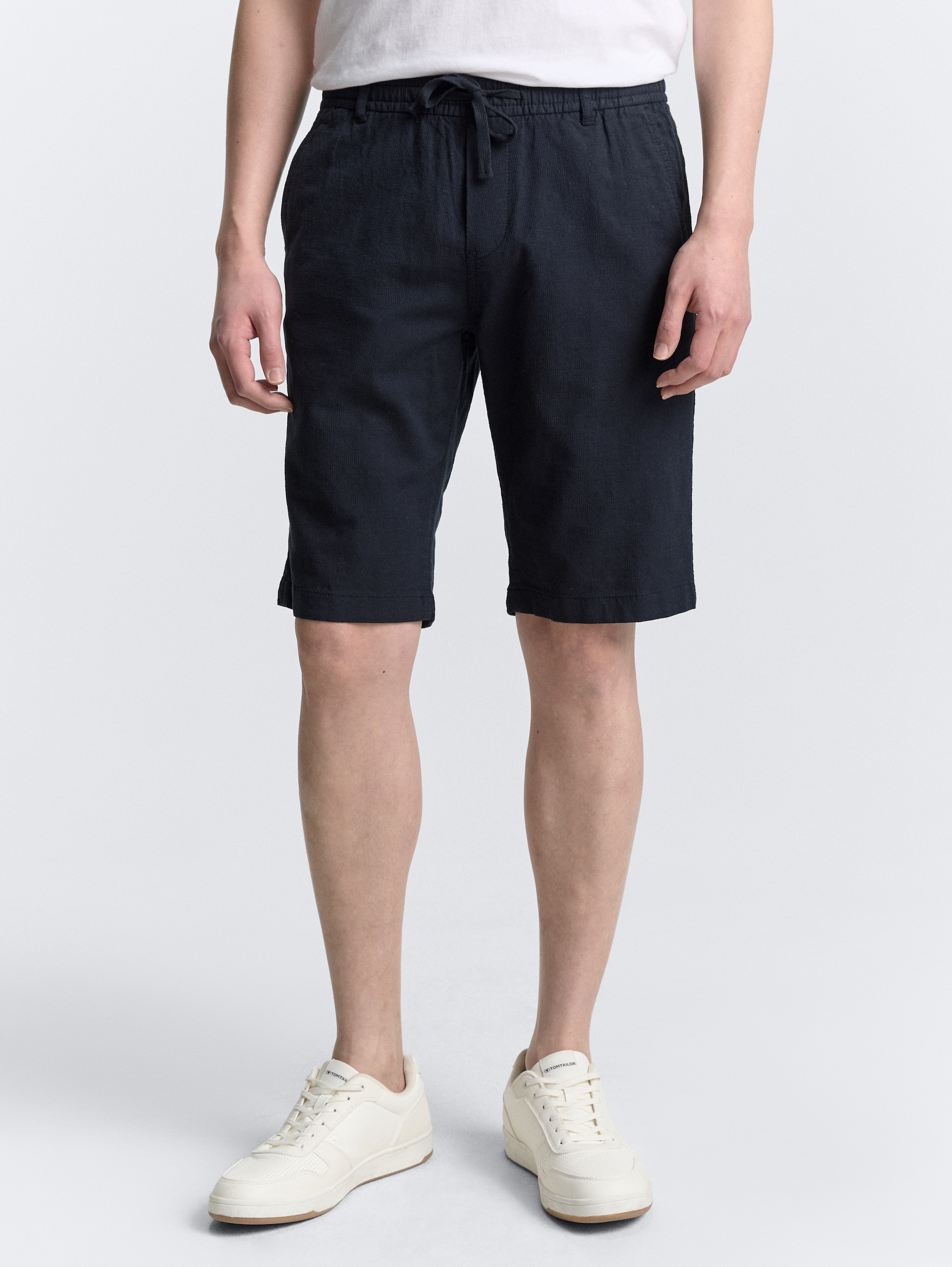 Regular Fit Shorts mit Leinenanteil - sky captain blue - Ausschnitt Model-Vorderansicht