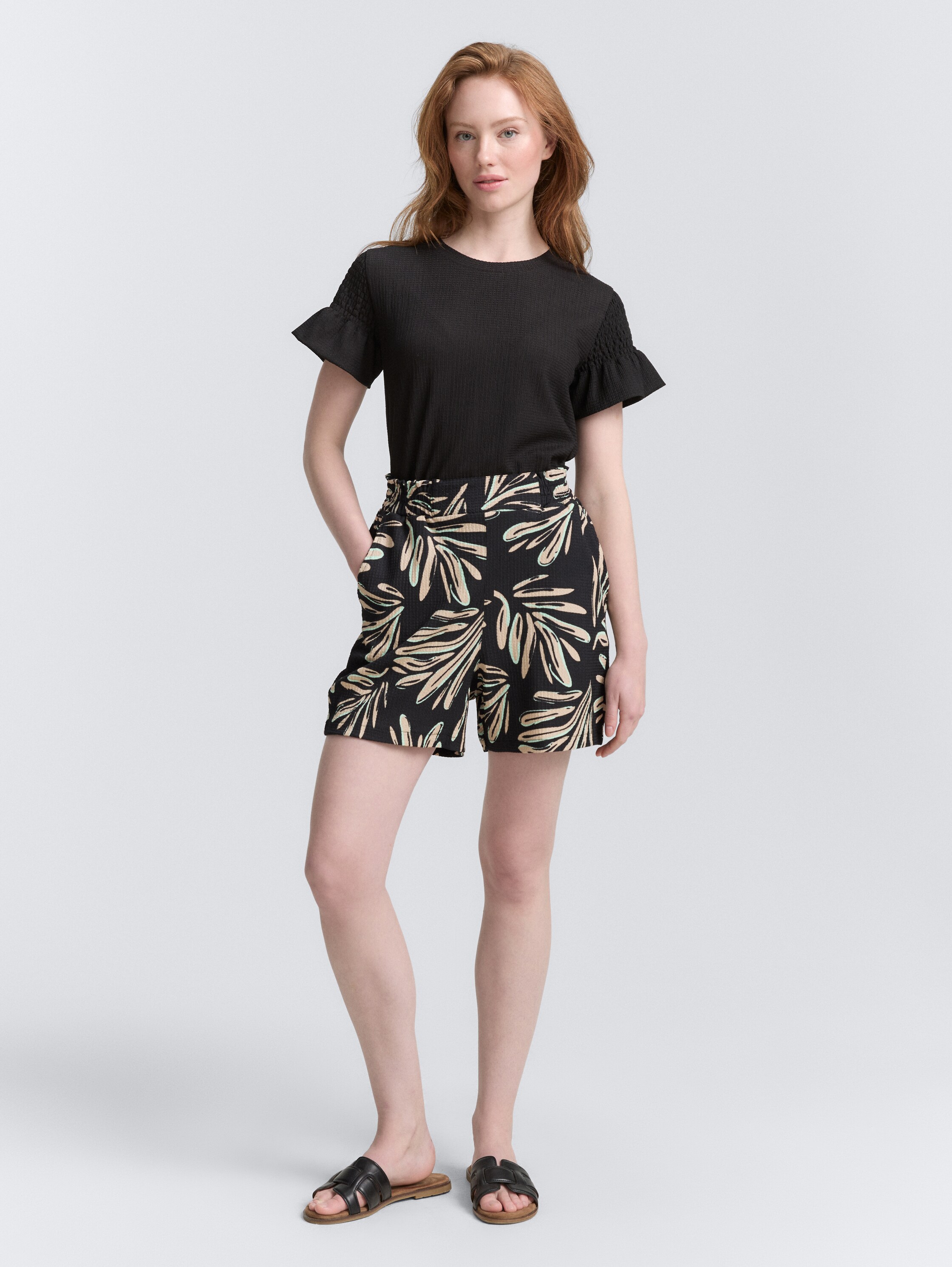 Relaxed Jacquard Shorts - abstract_black_beige_print - 