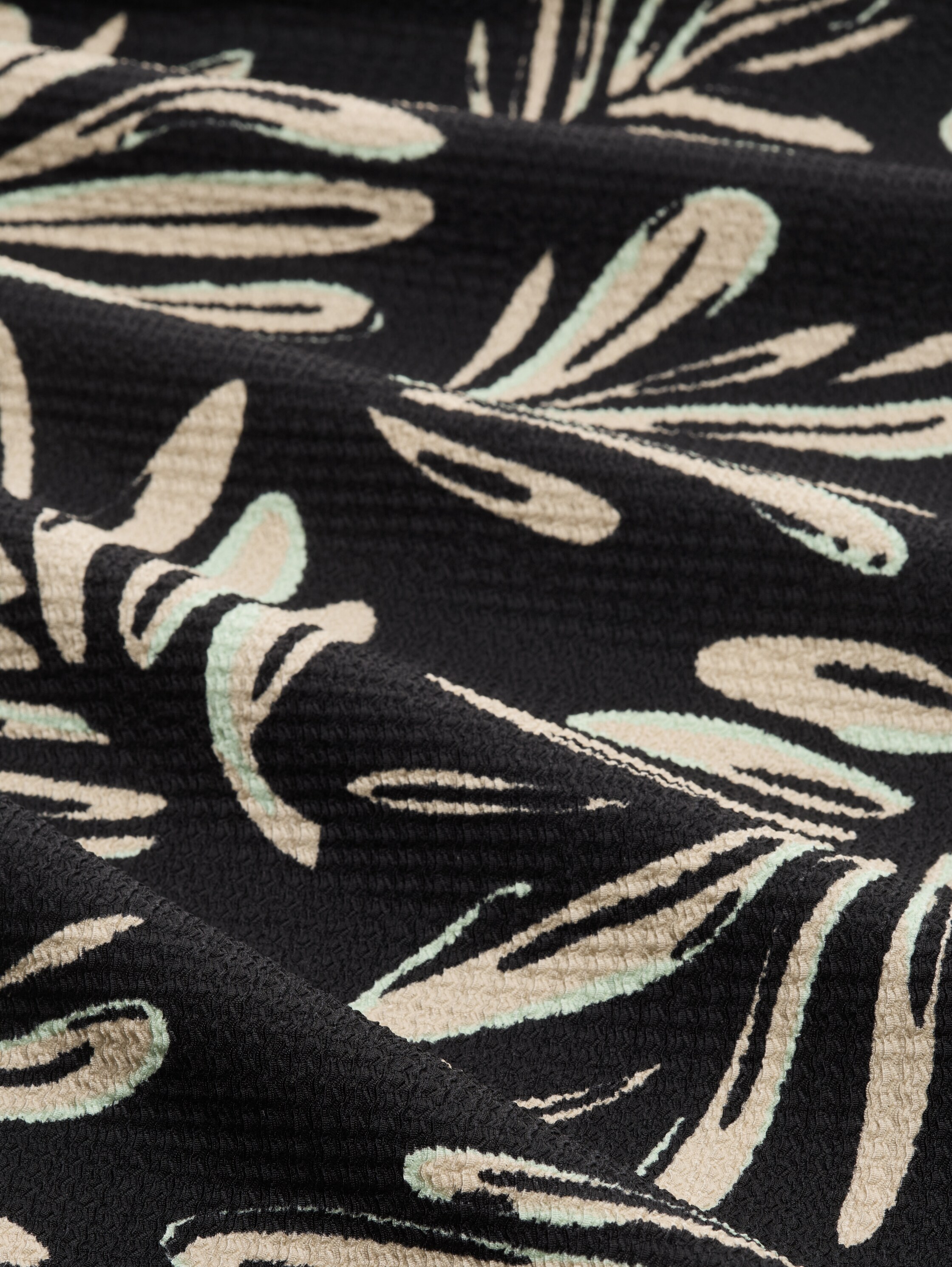 Relaxed Jacquard Shorts - abstract_black_beige_print - 