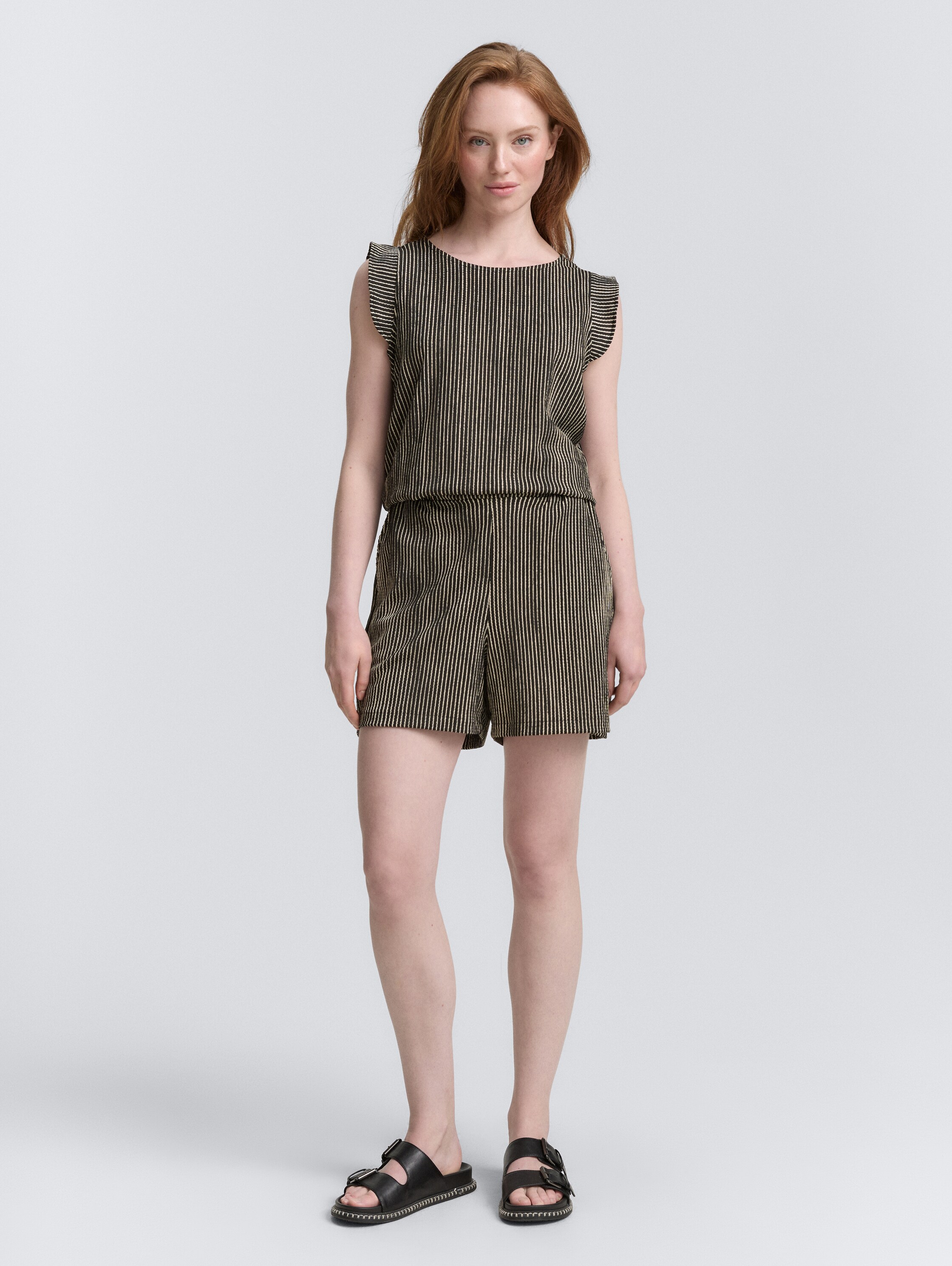 Relaxed Jacquard Shorts - black_beige_stripe - 