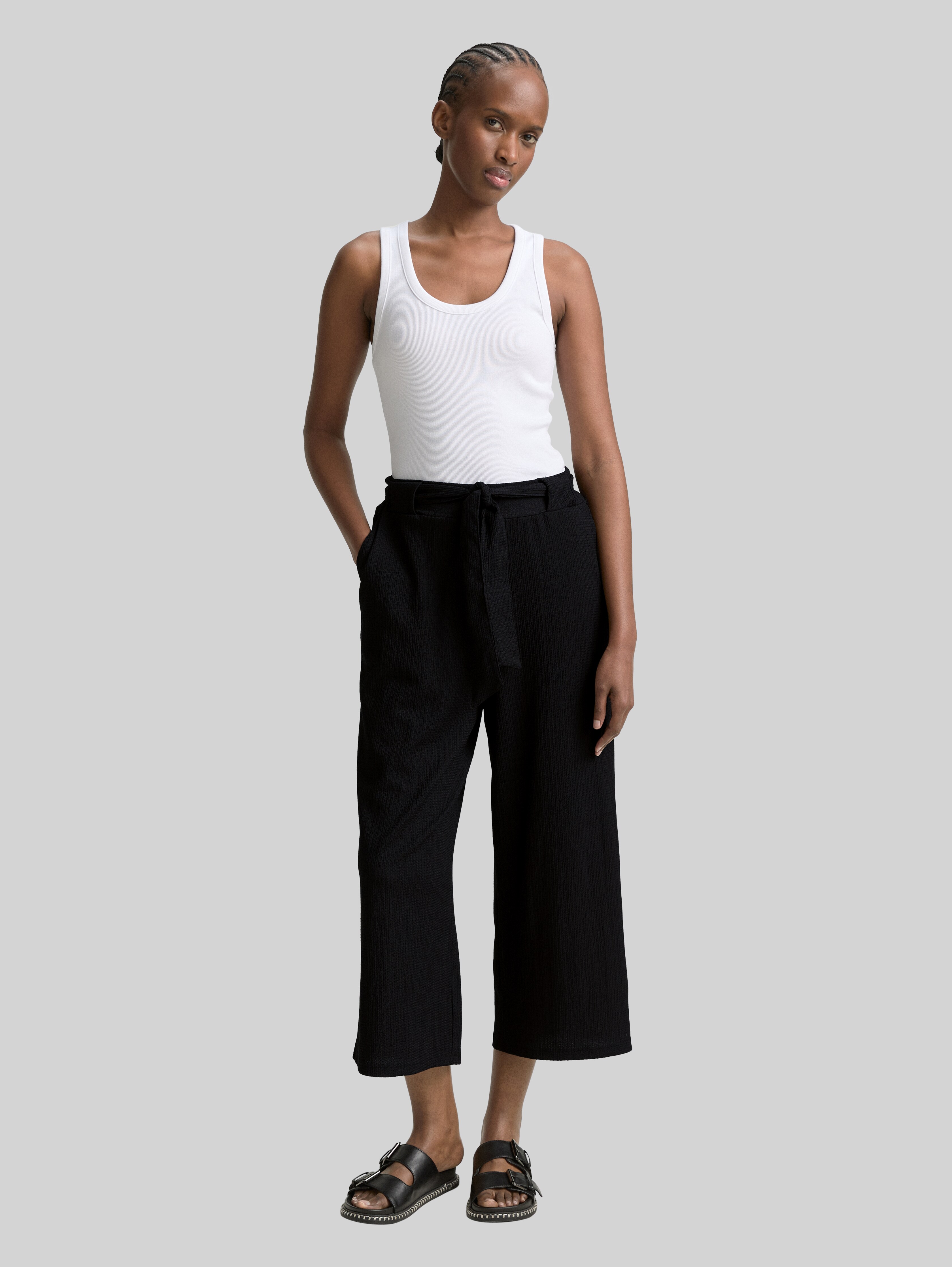 Hoge culotte broek met riempje in zwart van Tom Tailor