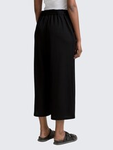 High Waist Culotte Hose mit Bindegürtel - deep black - Auschnitt Model-Rückansicht