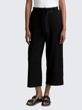High Waist Culotte Hose mit Bindegürtel - deep black - Ausschnitt Model-Vorderansicht