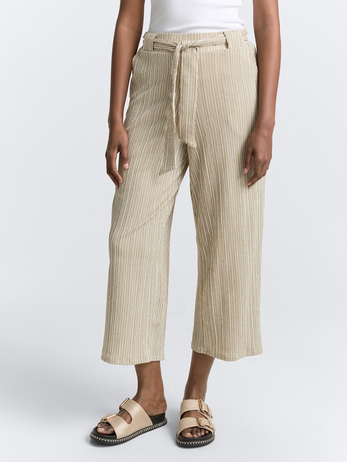 High Waist Culotte Hose mit Bindegürtel - vertical green white stripe - Ausschnitt Model-Vorderansicht