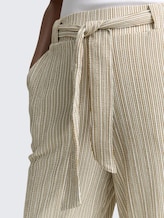 High Waist Culotte Hose mit Bindegürtel - vertical green white stripe - Detail-Model-Ansicht