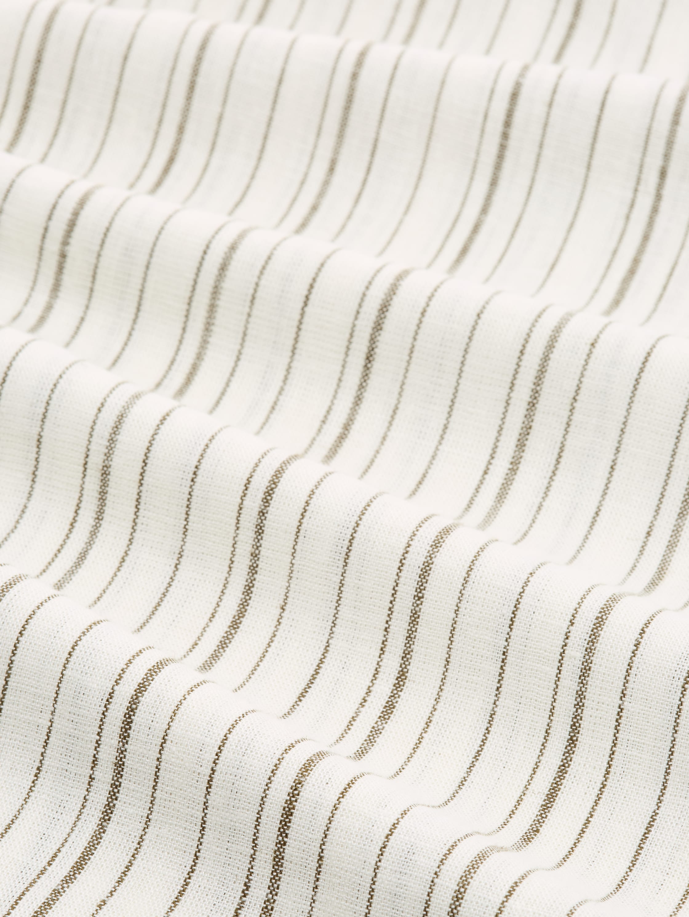 Relaxed Shorts mit Leinenanteil - white_olive_vertical_stripe - 