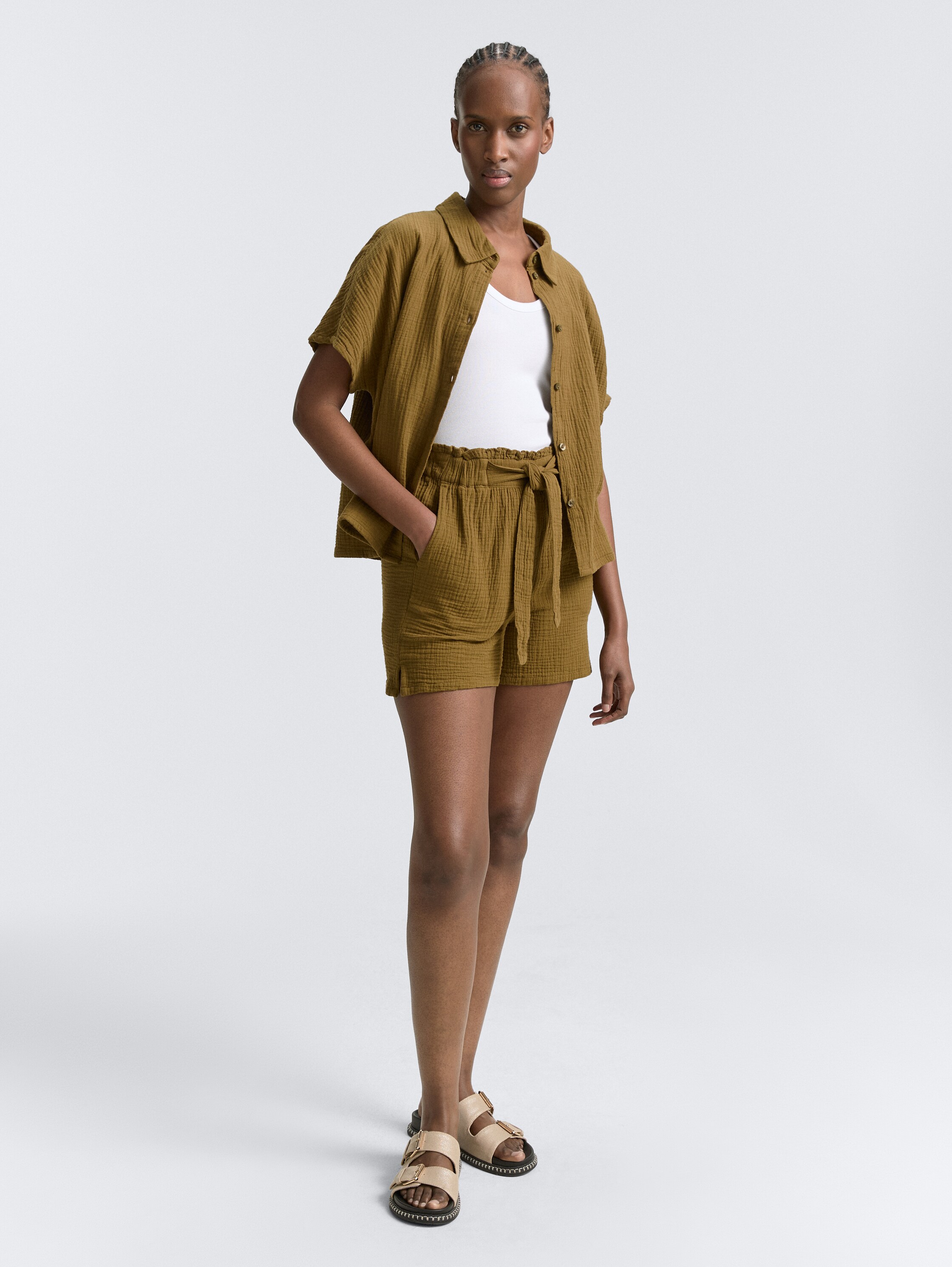 Musselin Relaxed Shorts - golden_olive_green - 