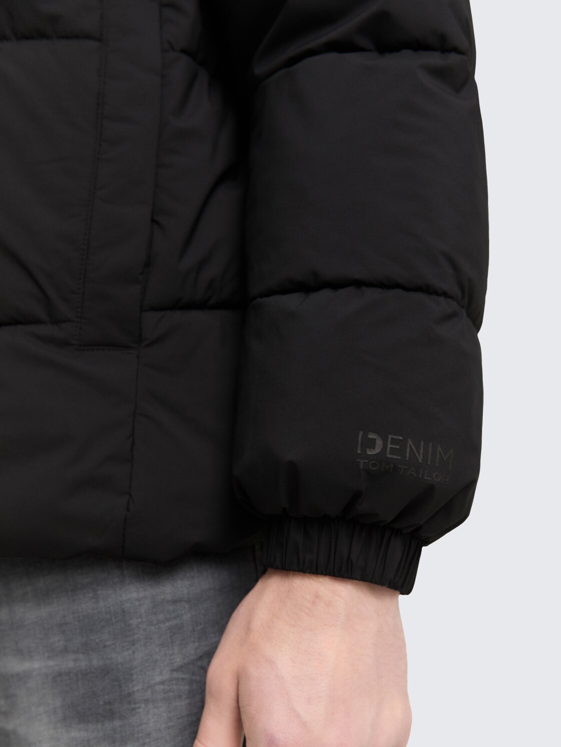 Lightweight Pufferjacke mit Kapuze - Black - Detail-Model-Ansicht