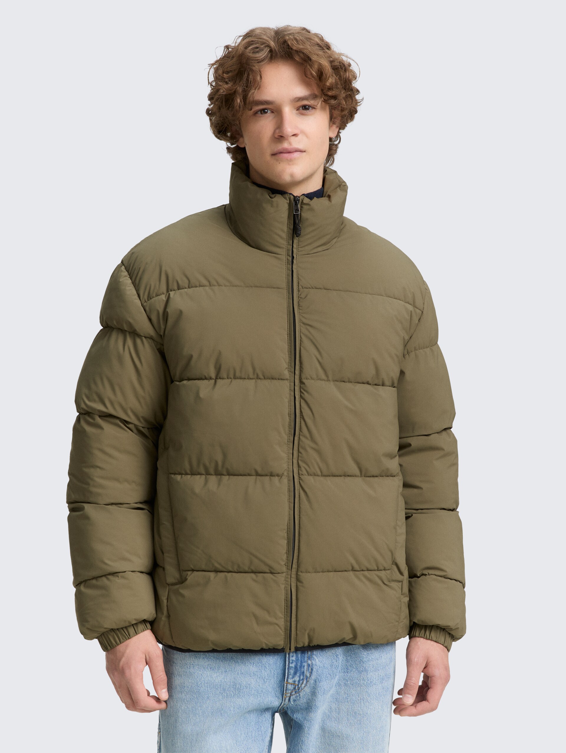 Lightweight Pufferjacke mit Stehkragen - jungle soil green - Model-Vorderansicht